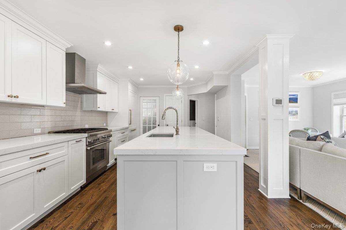4 Bedroom Home for Sale in RYE - New York - USA - 8
