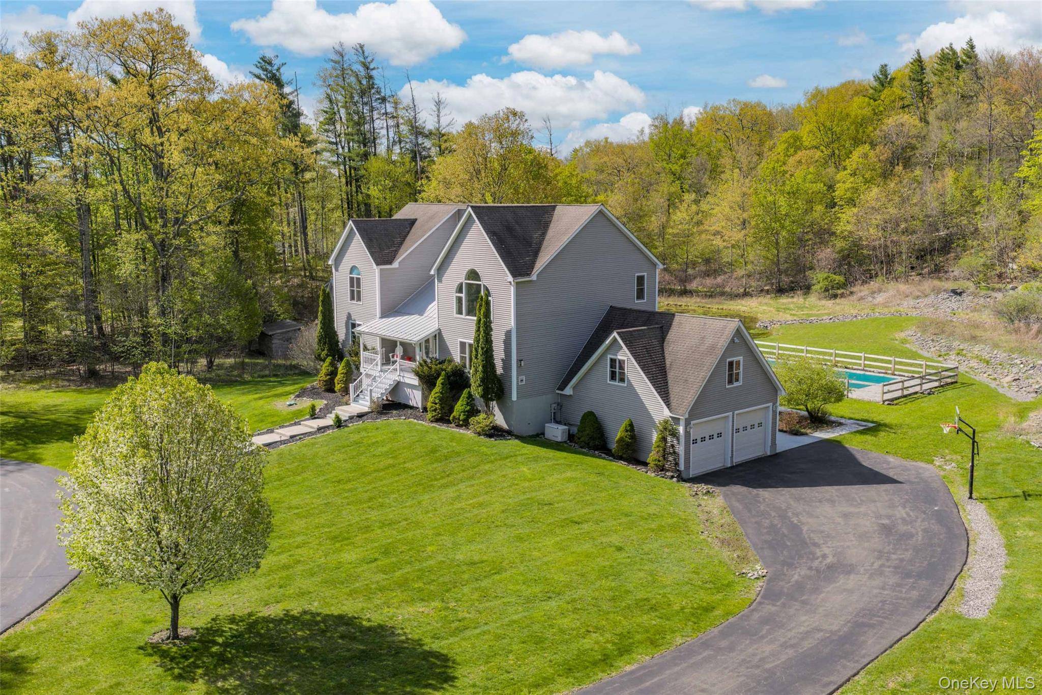 Casa com 4 Quartos à Venda em Saugerties - Nova Iorque - EUA - 1