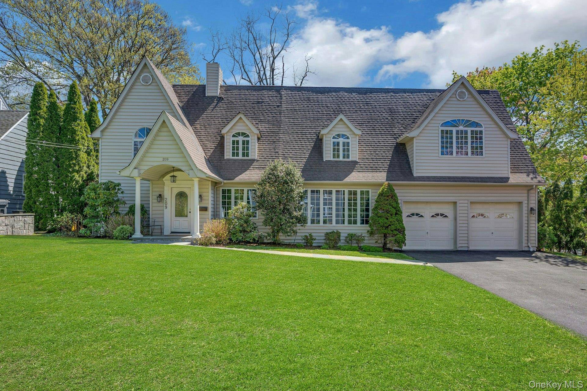 4 Bedroom Home for Sale in Scarsdale - New York - USA - 1