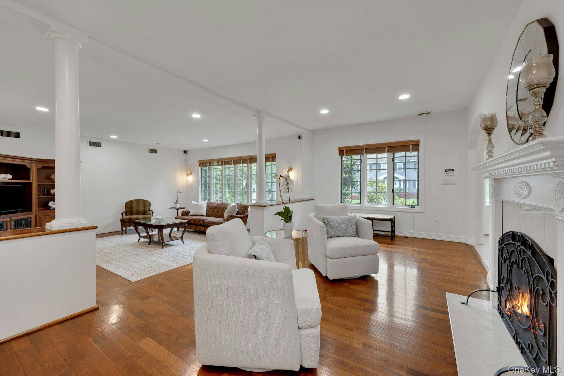 4 Bedroom Home for Sale in Scarsdale - New York - USA - 2