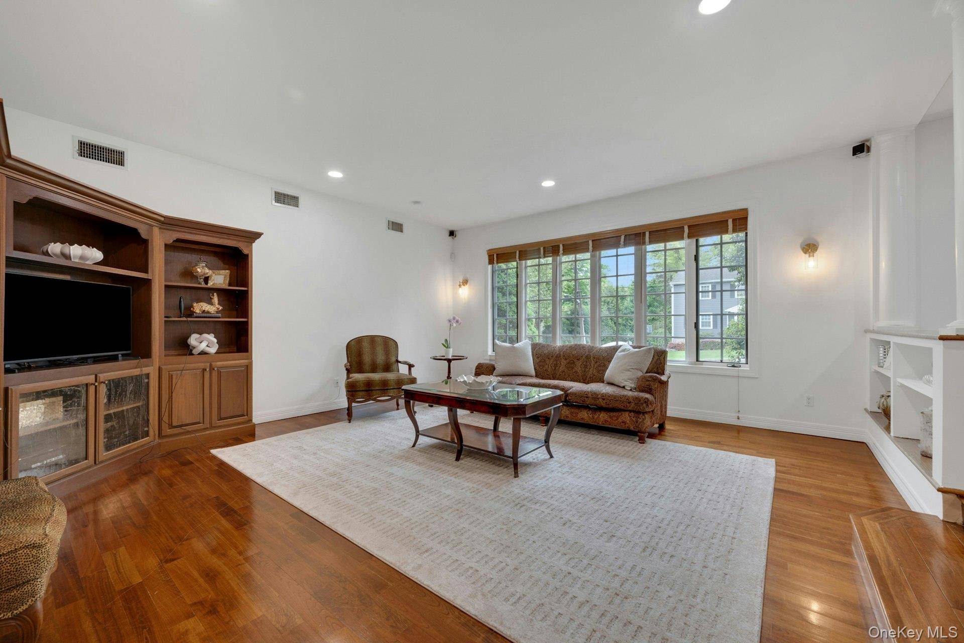 4 Bedroom Home for Sale in Scarsdale - New York - USA - 4