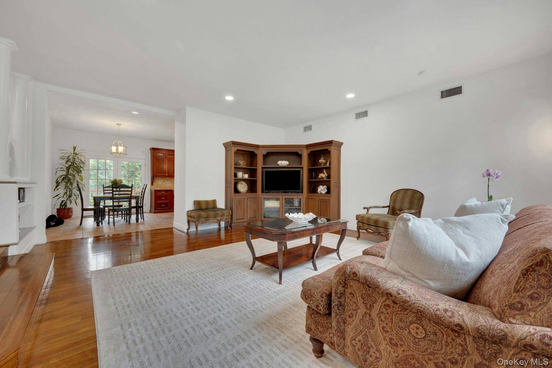 4 Bedroom Home for Sale in Scarsdale - New York - USA - 7