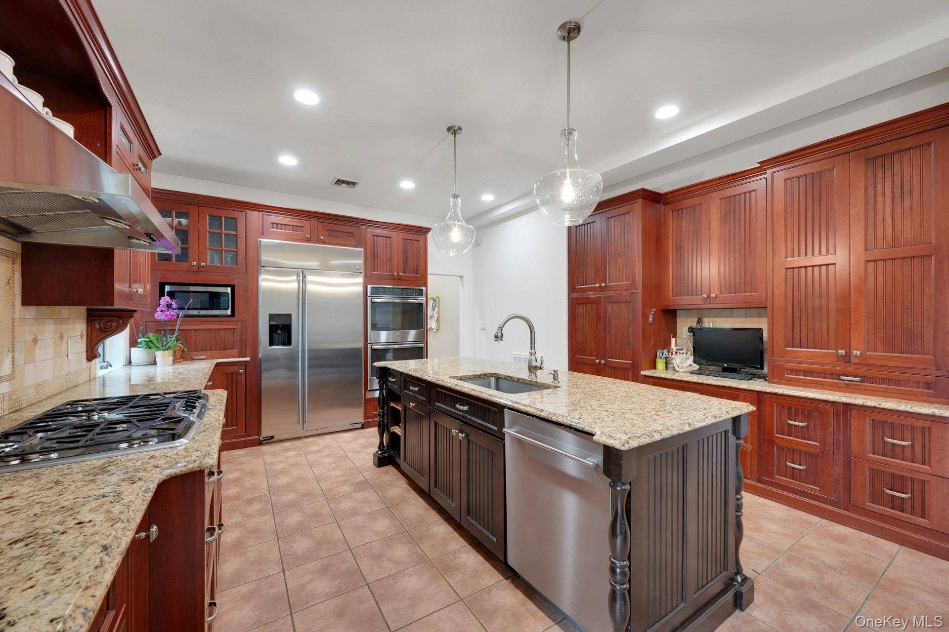 4 Bedroom Home for Sale in Scarsdale - New York - USA - 8