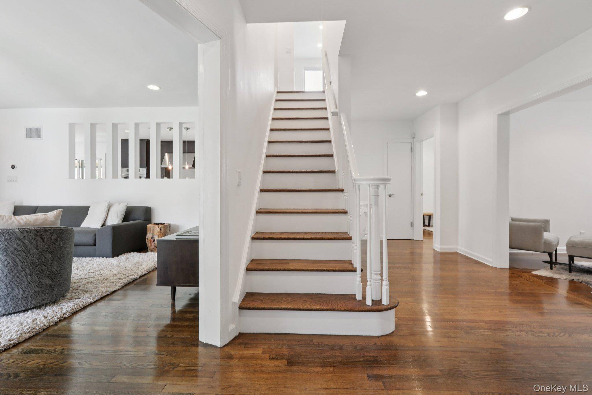 4 Bedroom Home for Sale in Scarsdale - New York - USA - 4