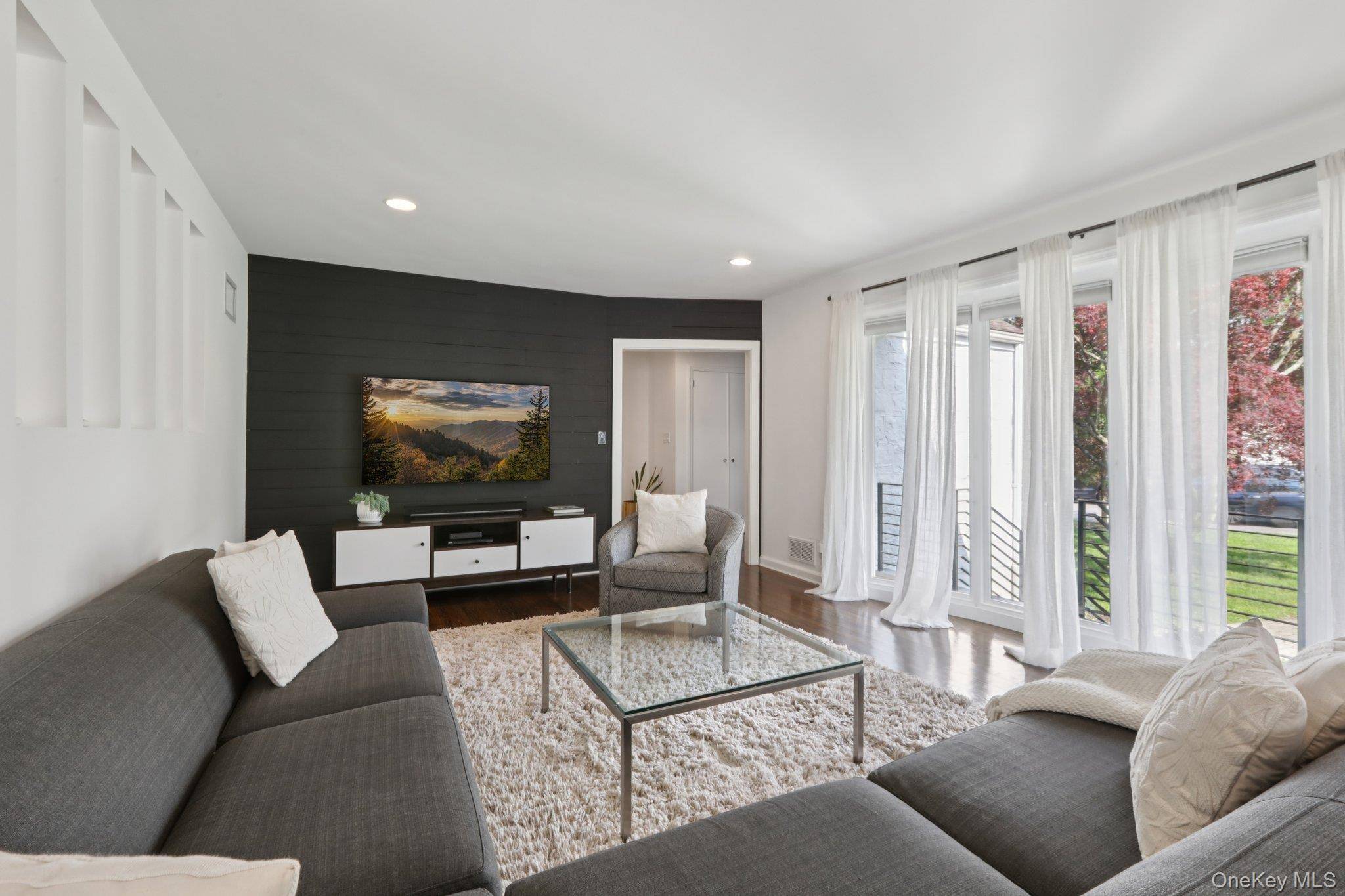 4 Bedroom Home for Sale in Scarsdale - New York - USA - 7