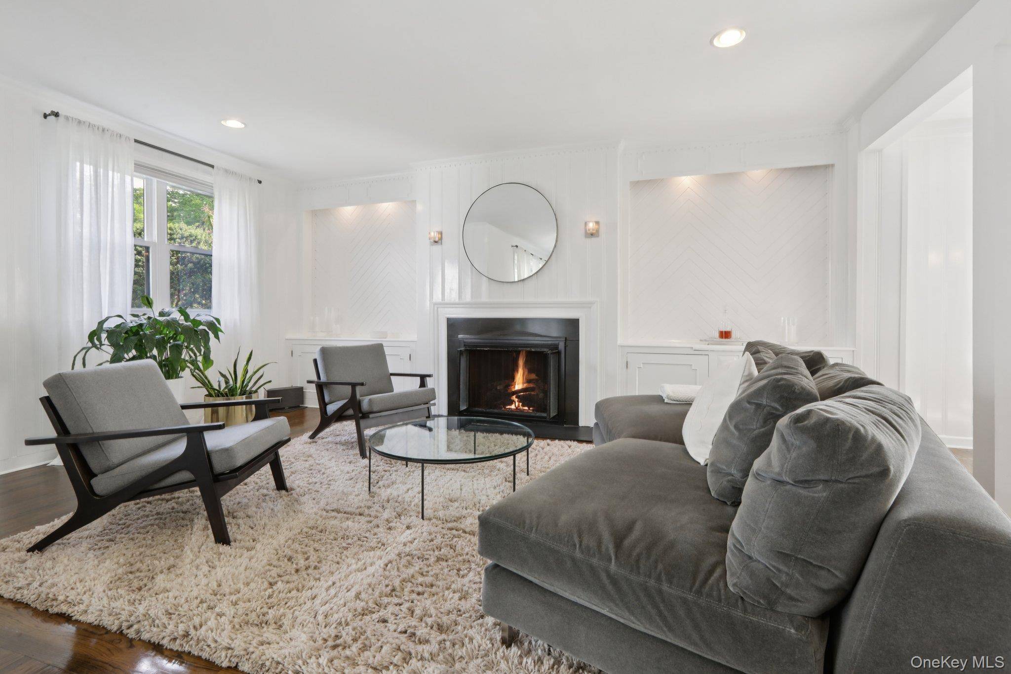 4 Bedroom Home for Sale in Scarsdale - New York - USA - 8