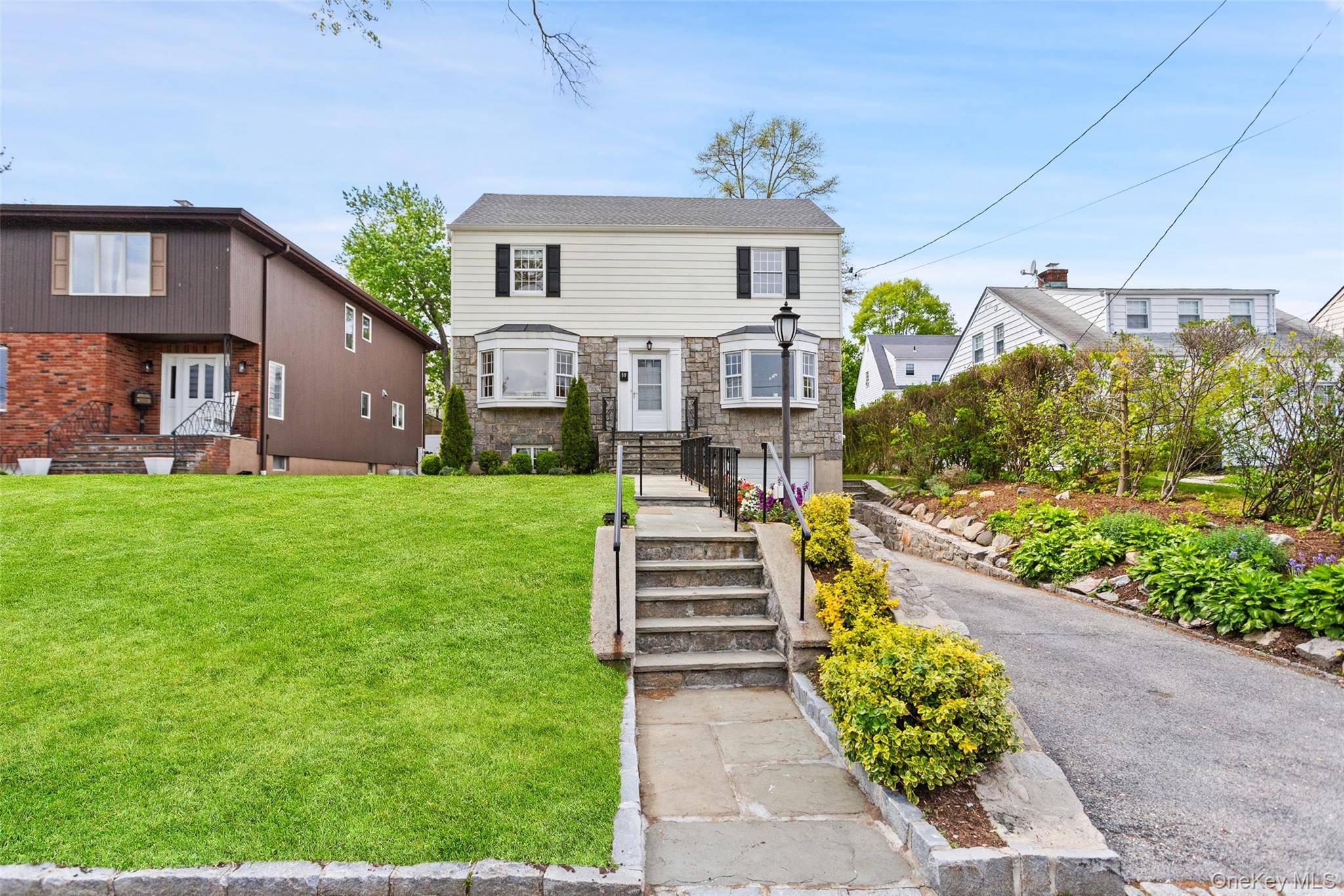 4 Bedroom Home for Sale in Scarsdale - New York - USA - 2