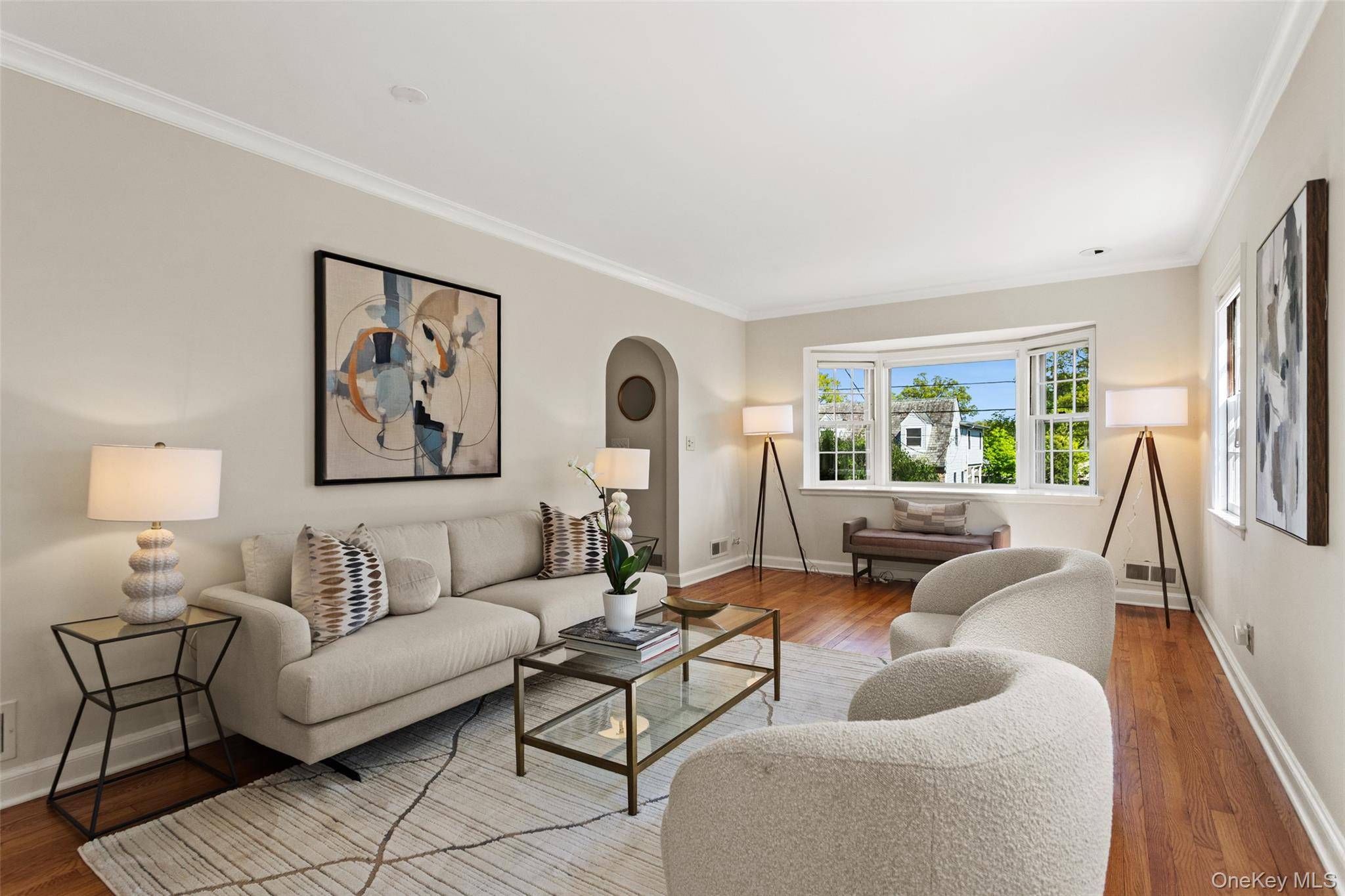 4 Bedroom Home for Sale in Scarsdale - New York - USA - 8