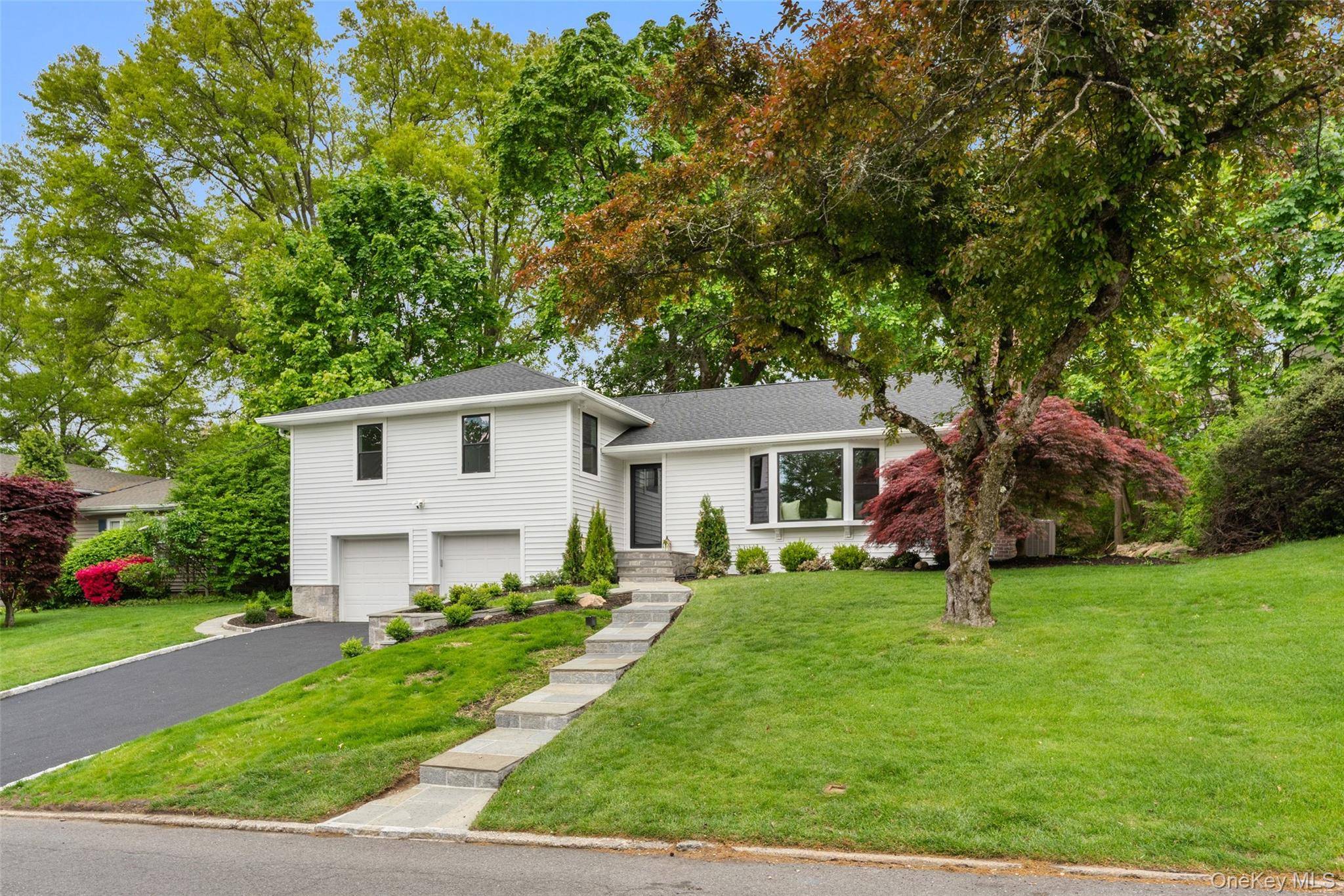 4 Bedroom Home for Sale in Scarsdale - New York - USA - 2