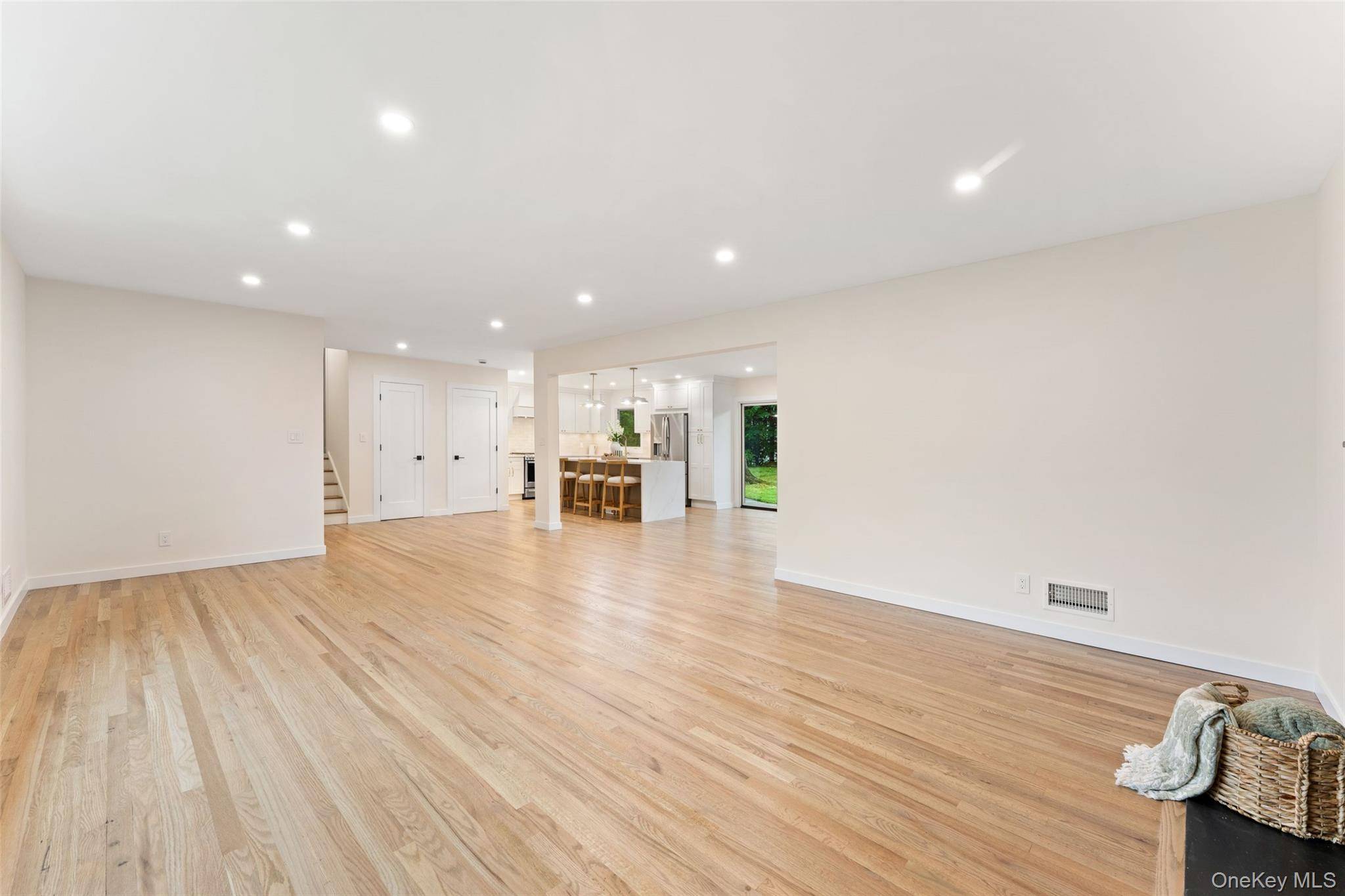 4 Bedroom Home for Sale in Scarsdale - New York - USA - 6