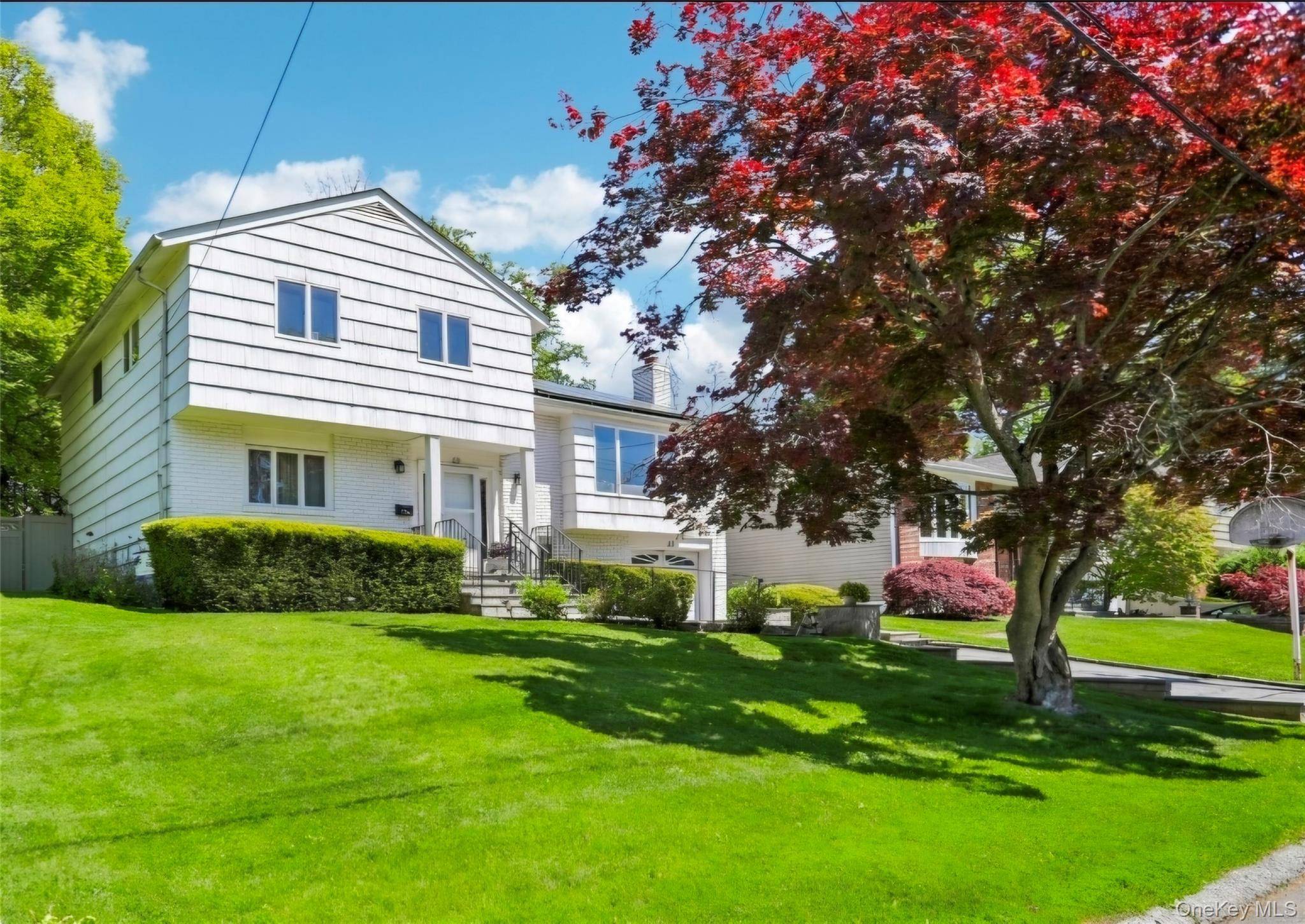 4 Bedroom Home for Sale in Scarsdale - New York - USA - 2