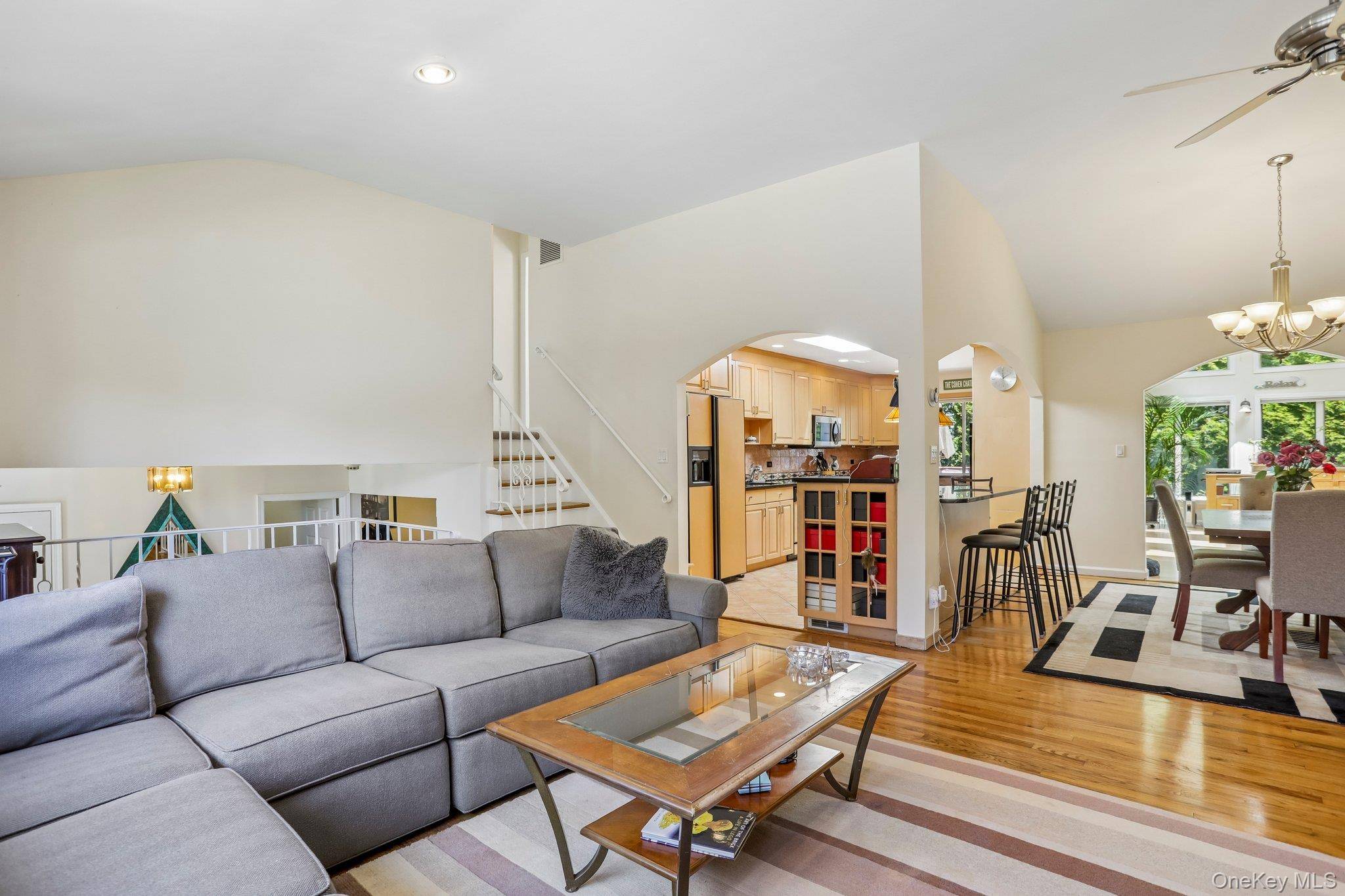 4 Bedroom Home for Sale in Scarsdale - New York - USA - 6