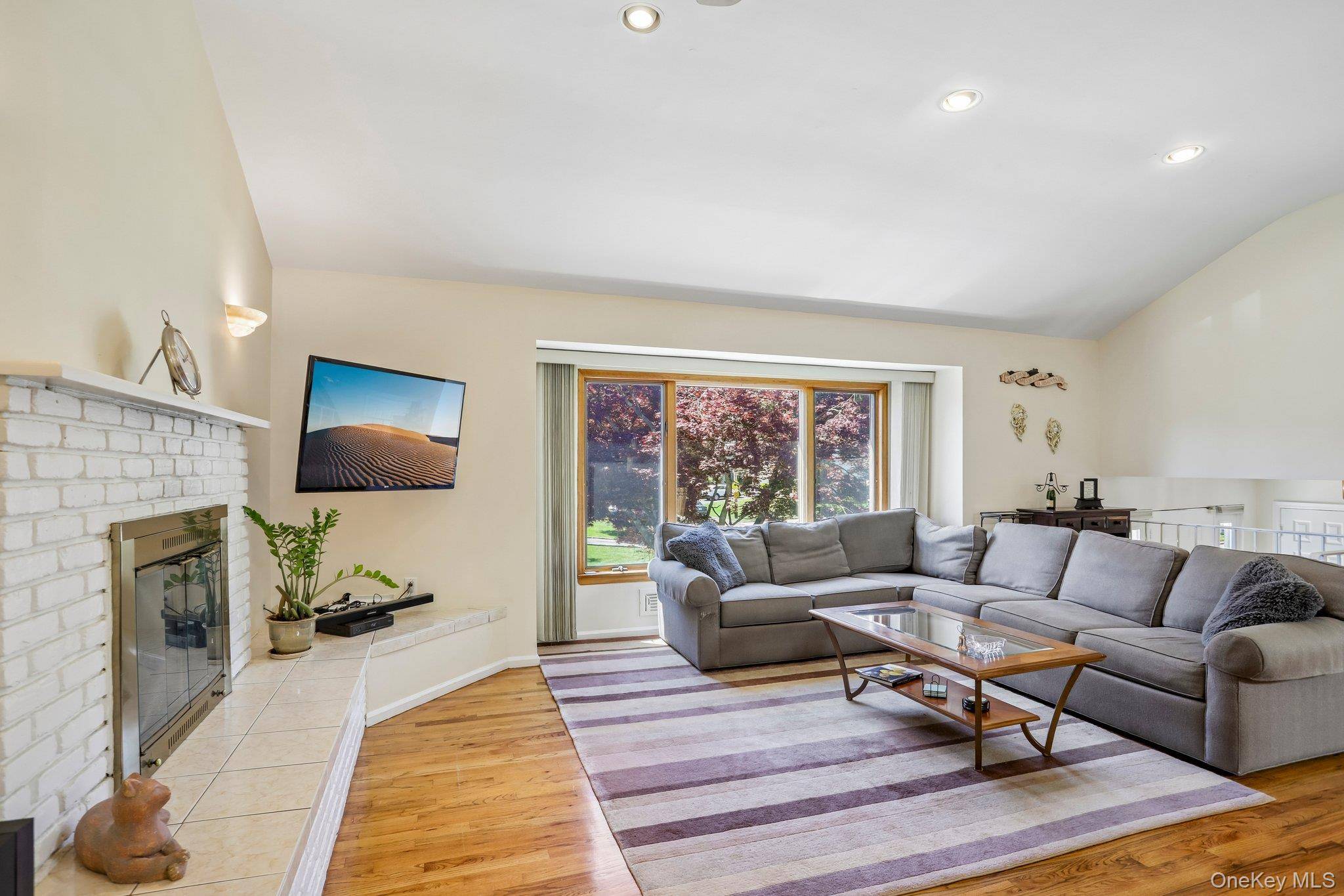 4 Bedroom Home for Sale in Scarsdale - New York - USA - 7