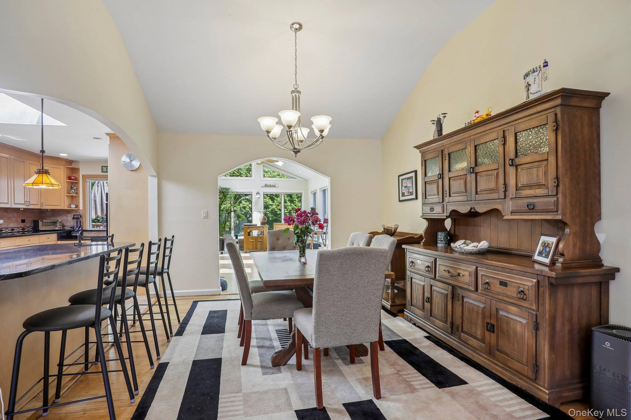 4 Bedroom Home for Sale in Scarsdale - New York - USA - 8