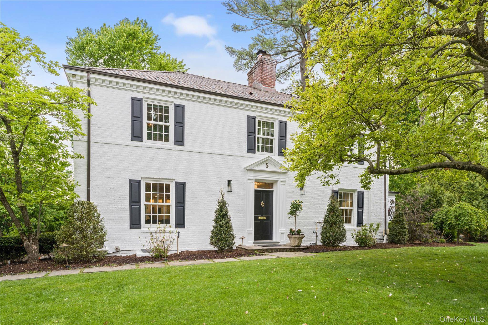 4 Bedroom Home for Sale in Scarsdale - New York - USA - 1