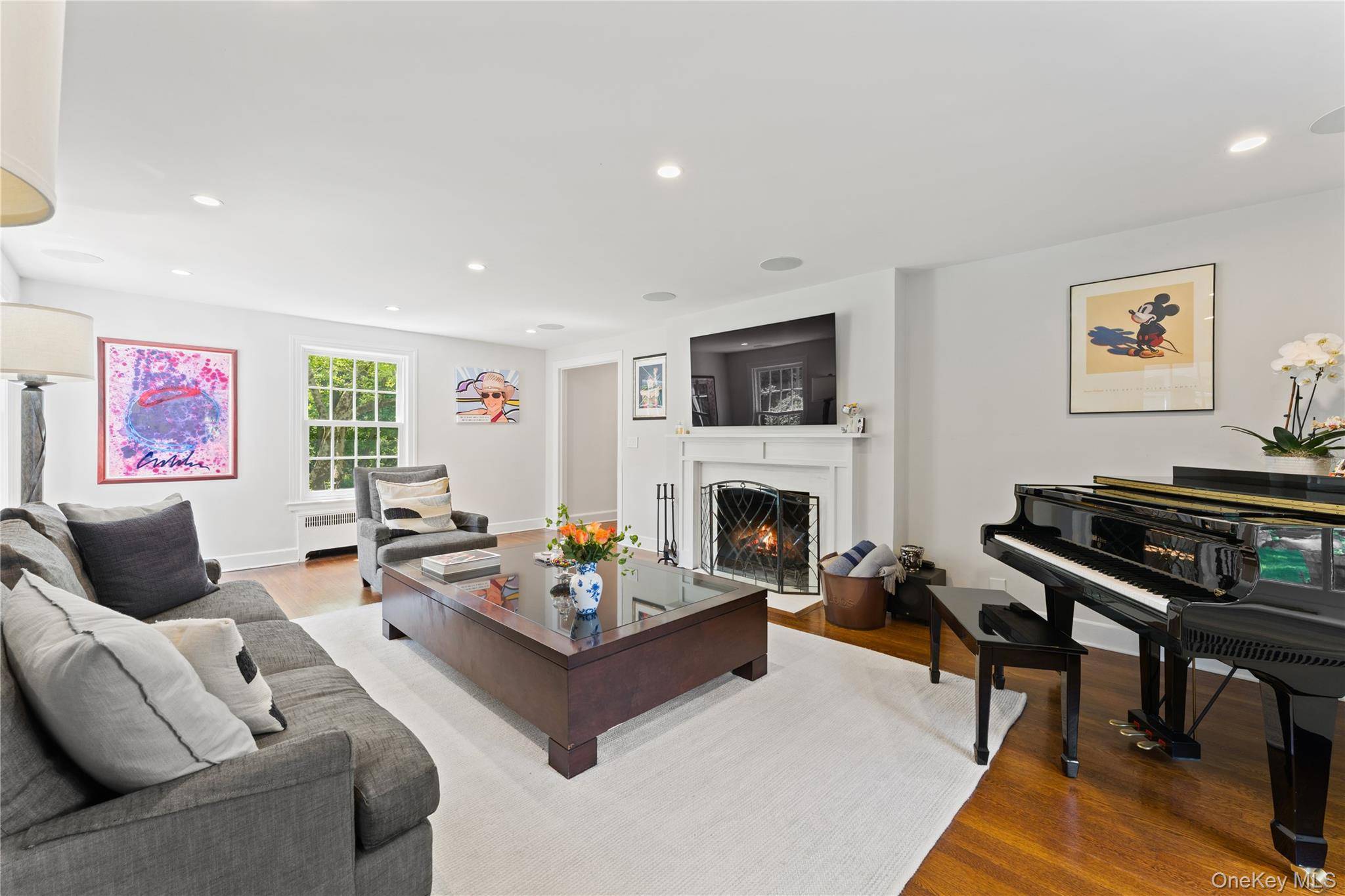 4 Bedroom Home for Sale in Scarsdale - New York - USA - 7