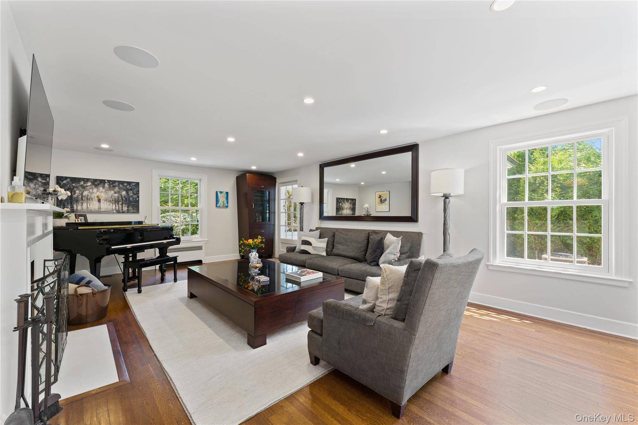 4 Bedroom Home for Sale in Scarsdale - New York - USA - 8