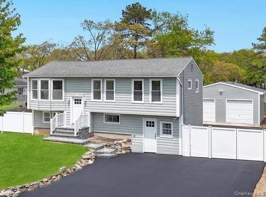 Casa com 4 Quartos à Venda em Selden - Nova Iorque - EUA - 1