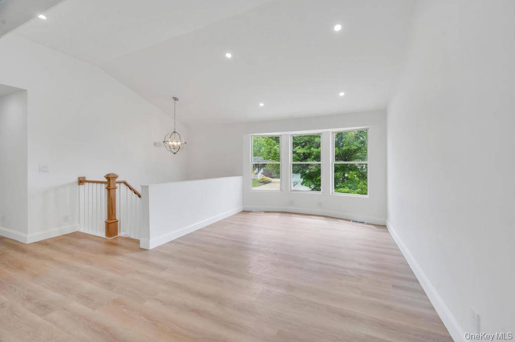 Casa com 4 Quartos à Venda em Selden - Nova Iorque - EUA - 8