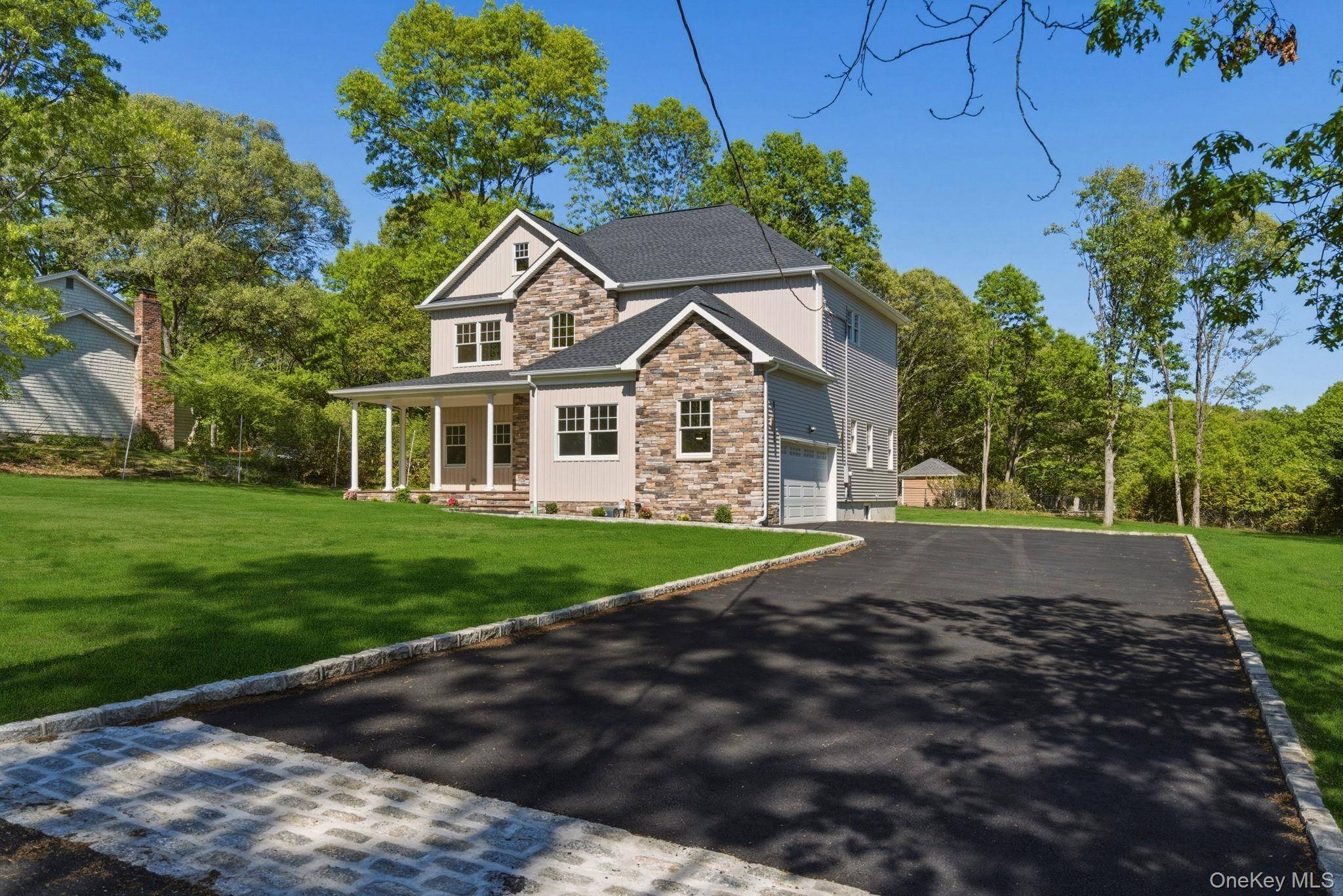 Casa com 4 Quartos à Venda em Smithtown - Nova Iorque - EUA - 2