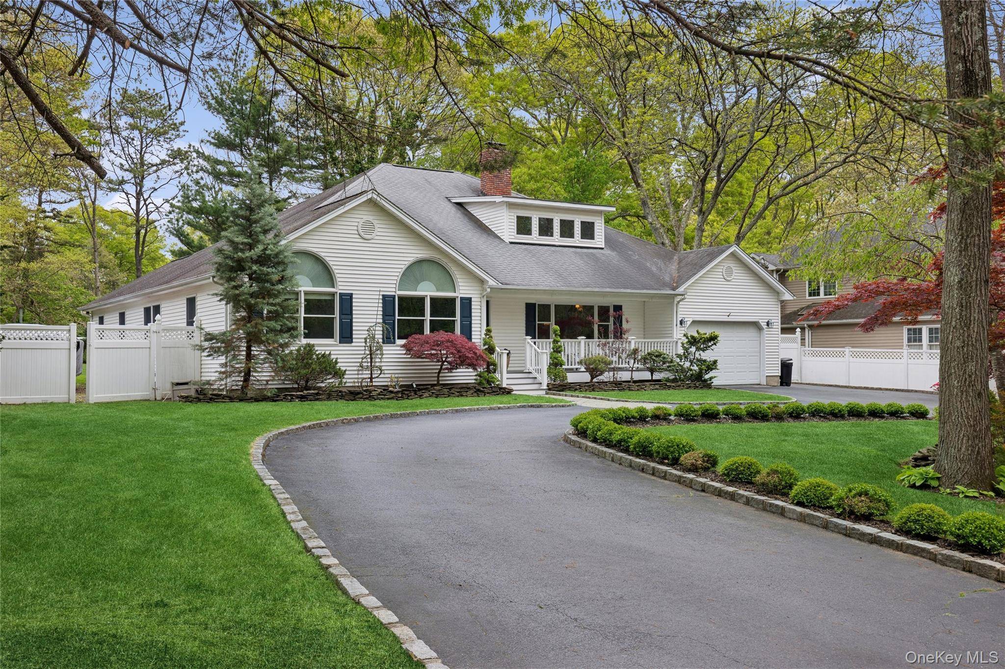 Casa com 4 Quartos à Venda em Smithtown - Nova Iorque - EUA - 2