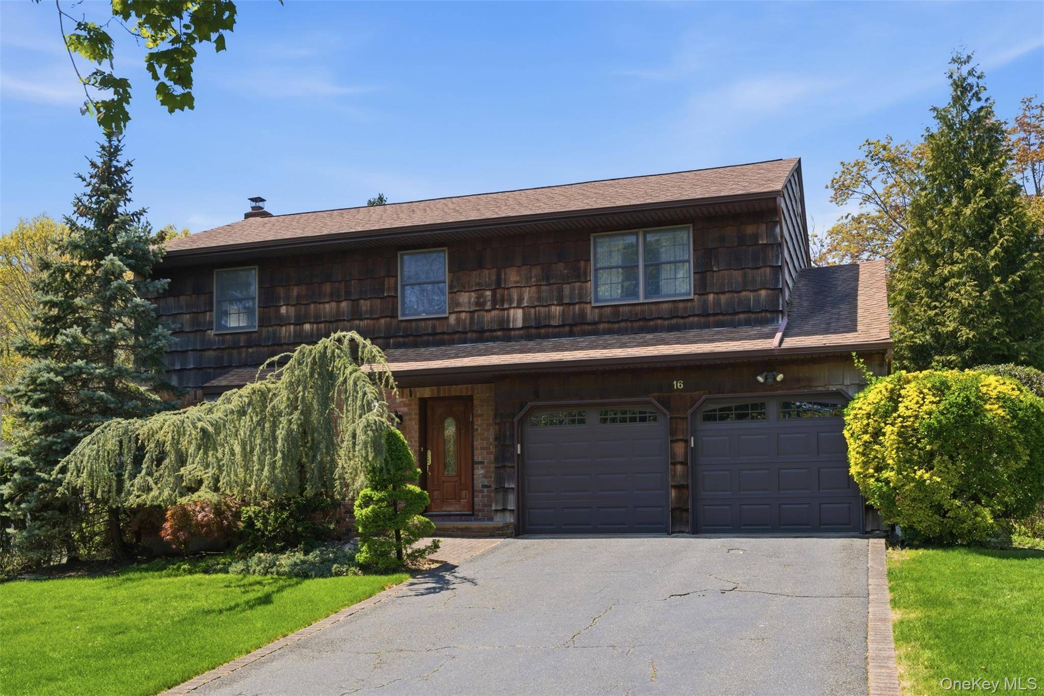 Casa de 4 Dormitorios en Venta en Smithtown - Nueva York - EE. UU. - 1
