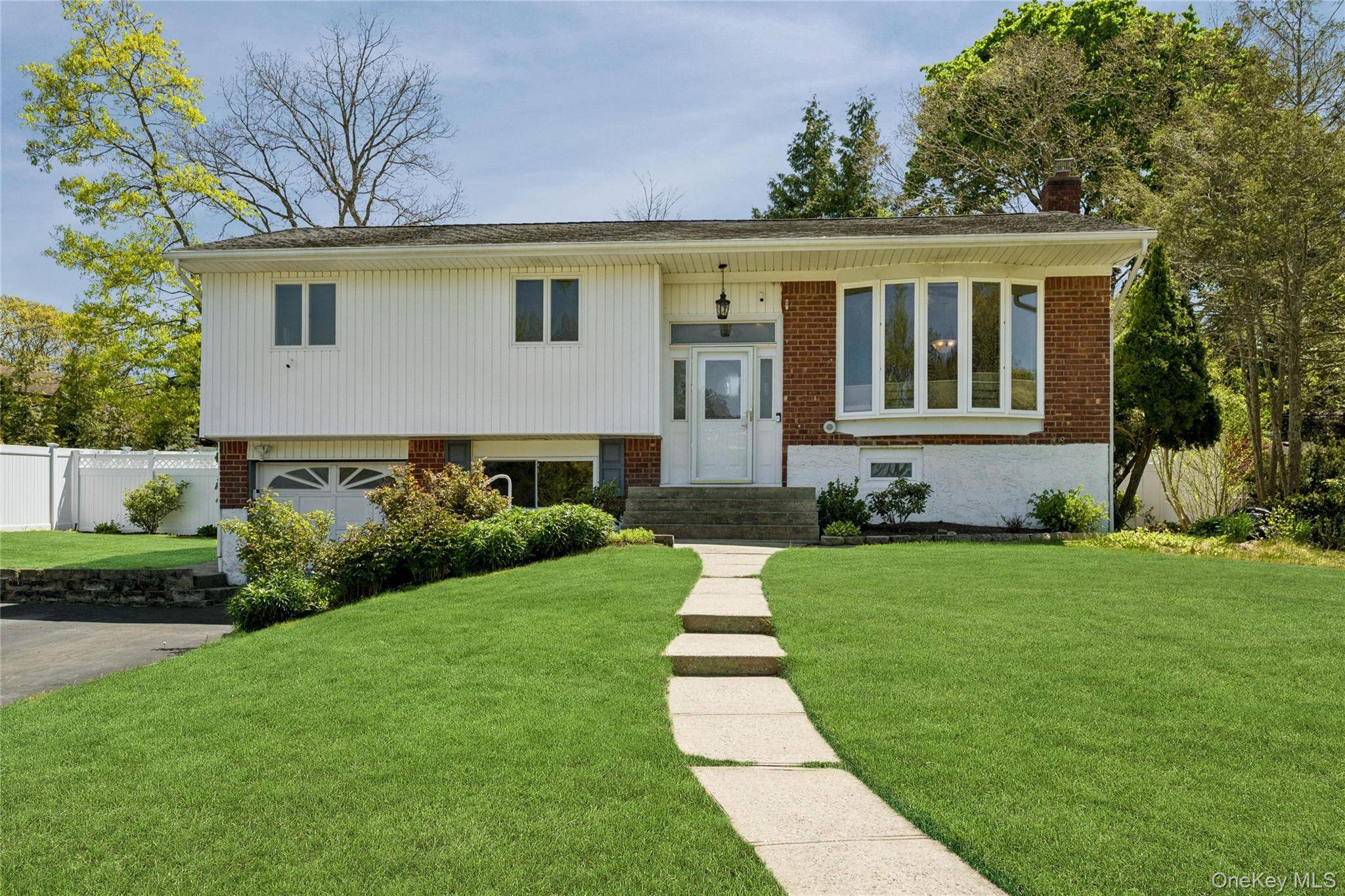 Casa com 4 Quartos à Venda em Smithtown - Nova Iorque - EUA - 1