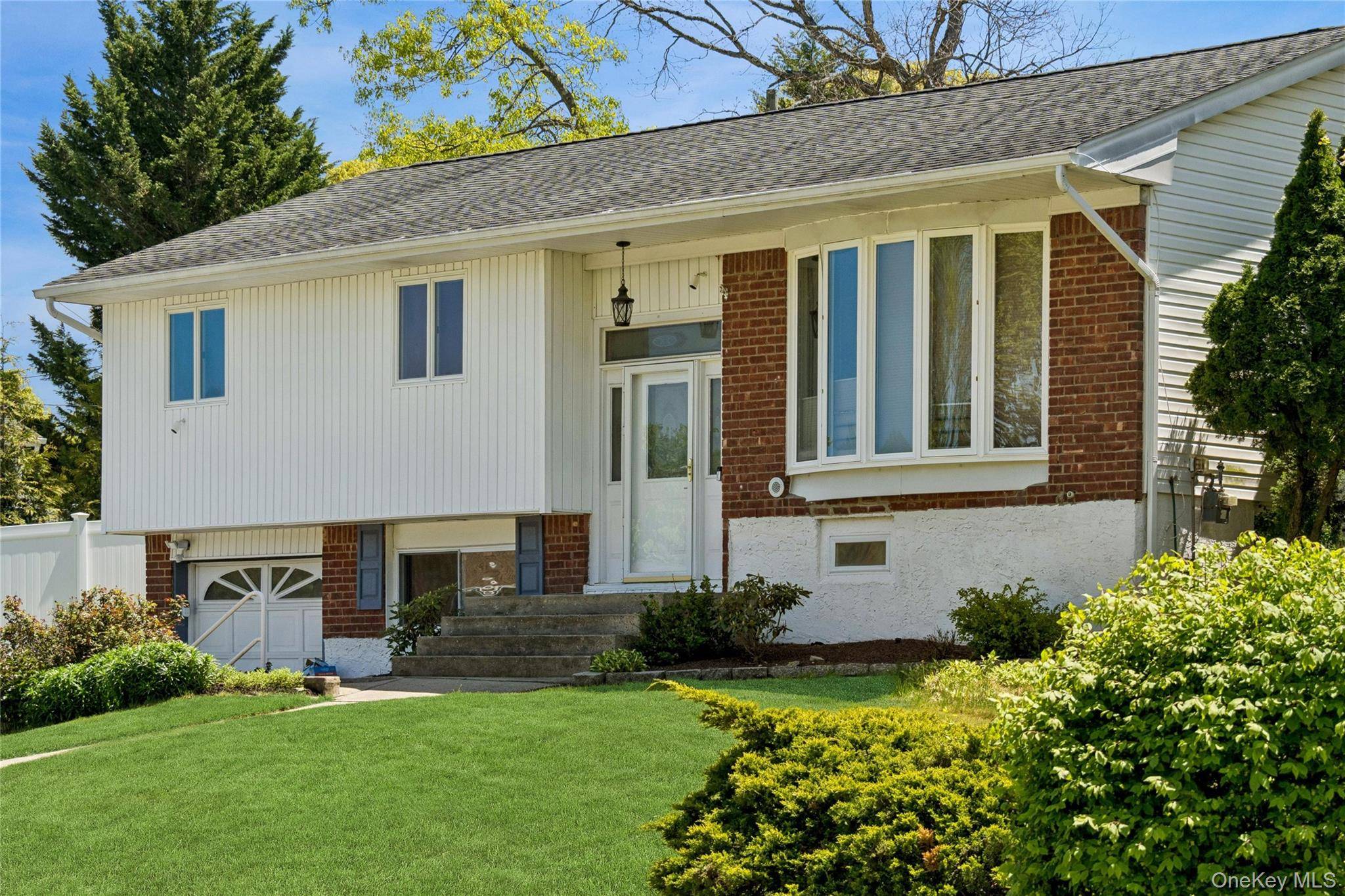 Casa com 4 Quartos à Venda em Smithtown - Nova Iorque - EUA - 2