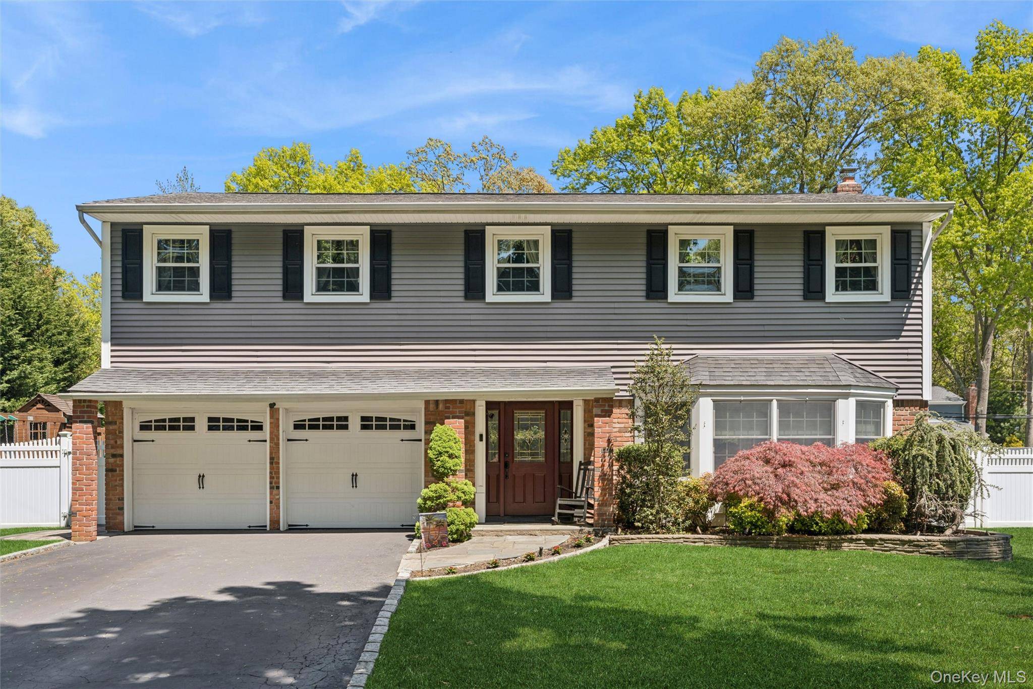 Casa de 4 Dormitorios en Venta en Smithtown - Nueva York - EE. UU. - 1
