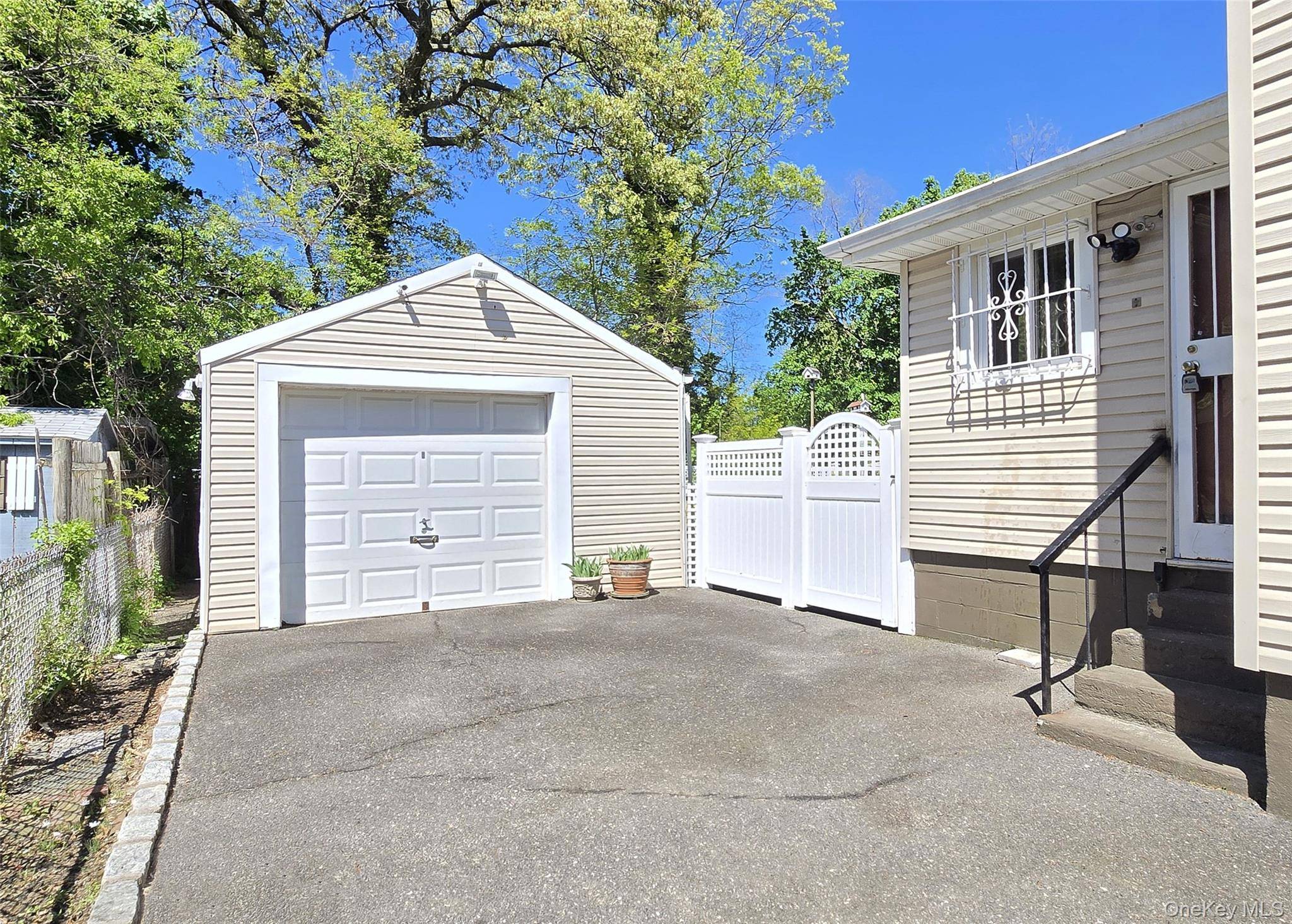 4 Bedroom Home for Sale in South Hempstead - New York - USA - 2