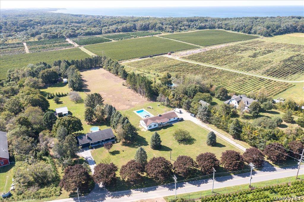 Casa com 4 Quartos à Venda em Southold - Nova Iorque - EUA - 1