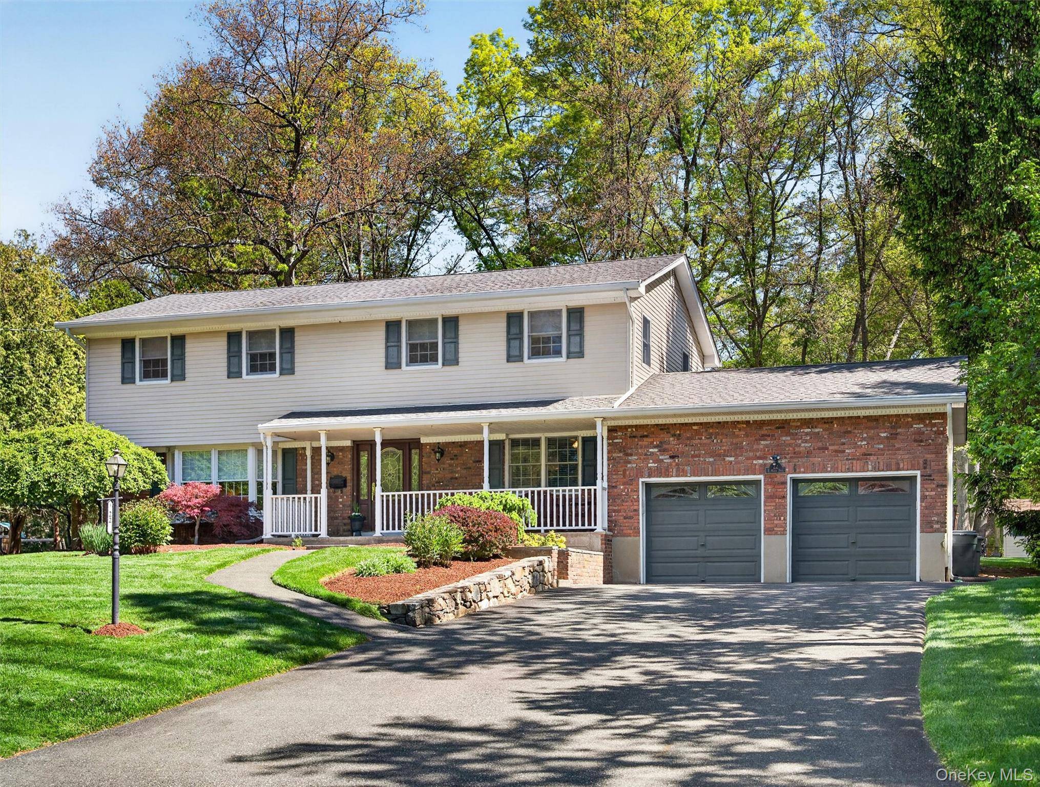 Casa com 4 Quartos à Venda em Suffern - Nova Iorque - EUA - 2