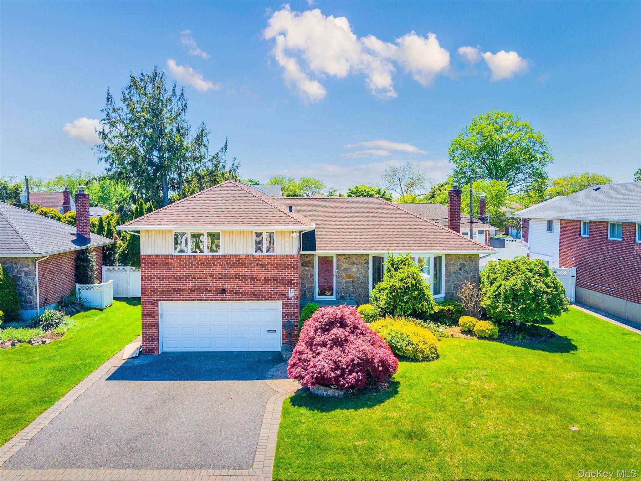 Casa com 4 Quartos à Venda em Syosset - Nova Iorque - EUA - 1