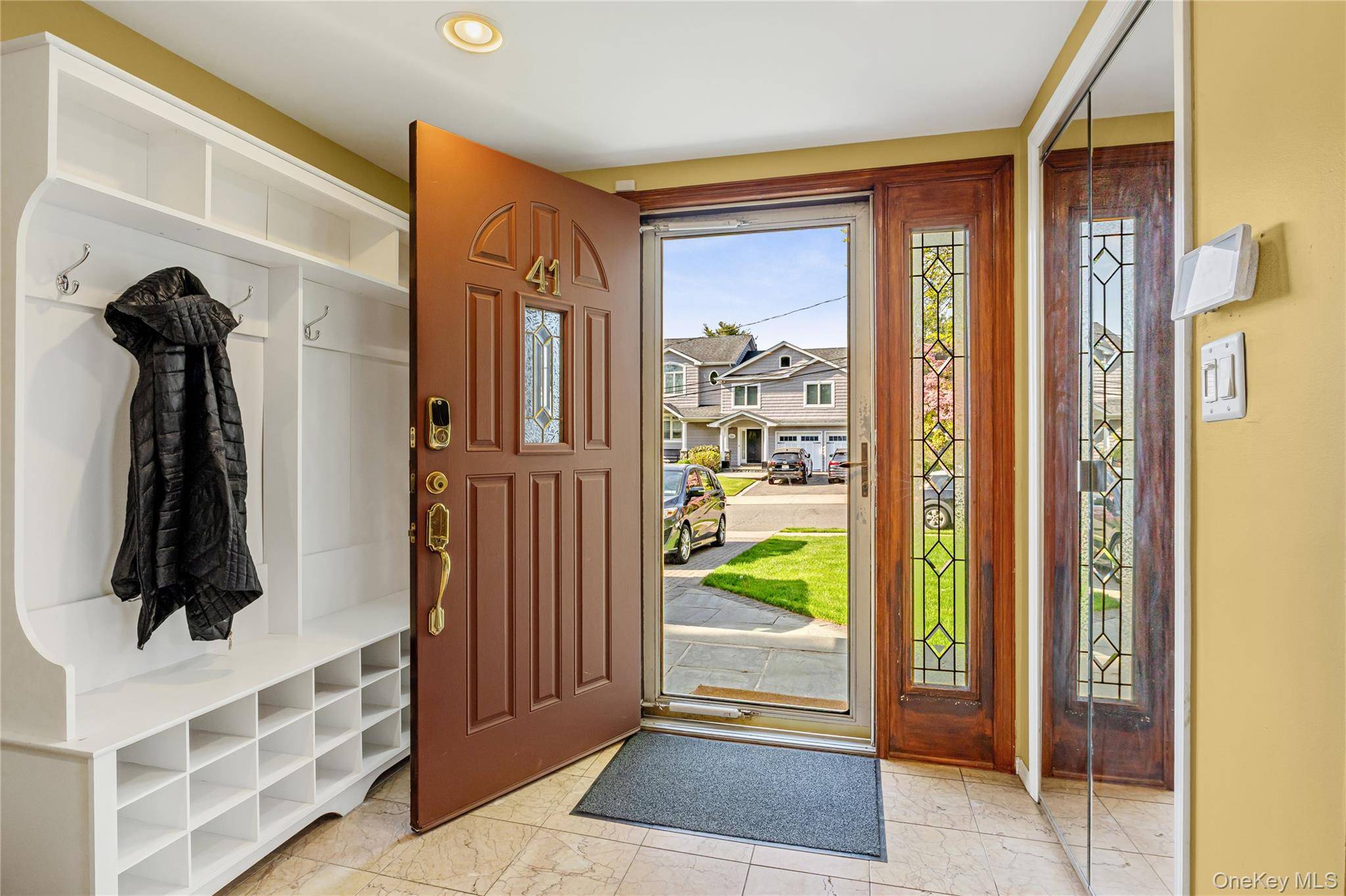 4 Bedroom Home for Sale in Syosset - New York - USA - 3