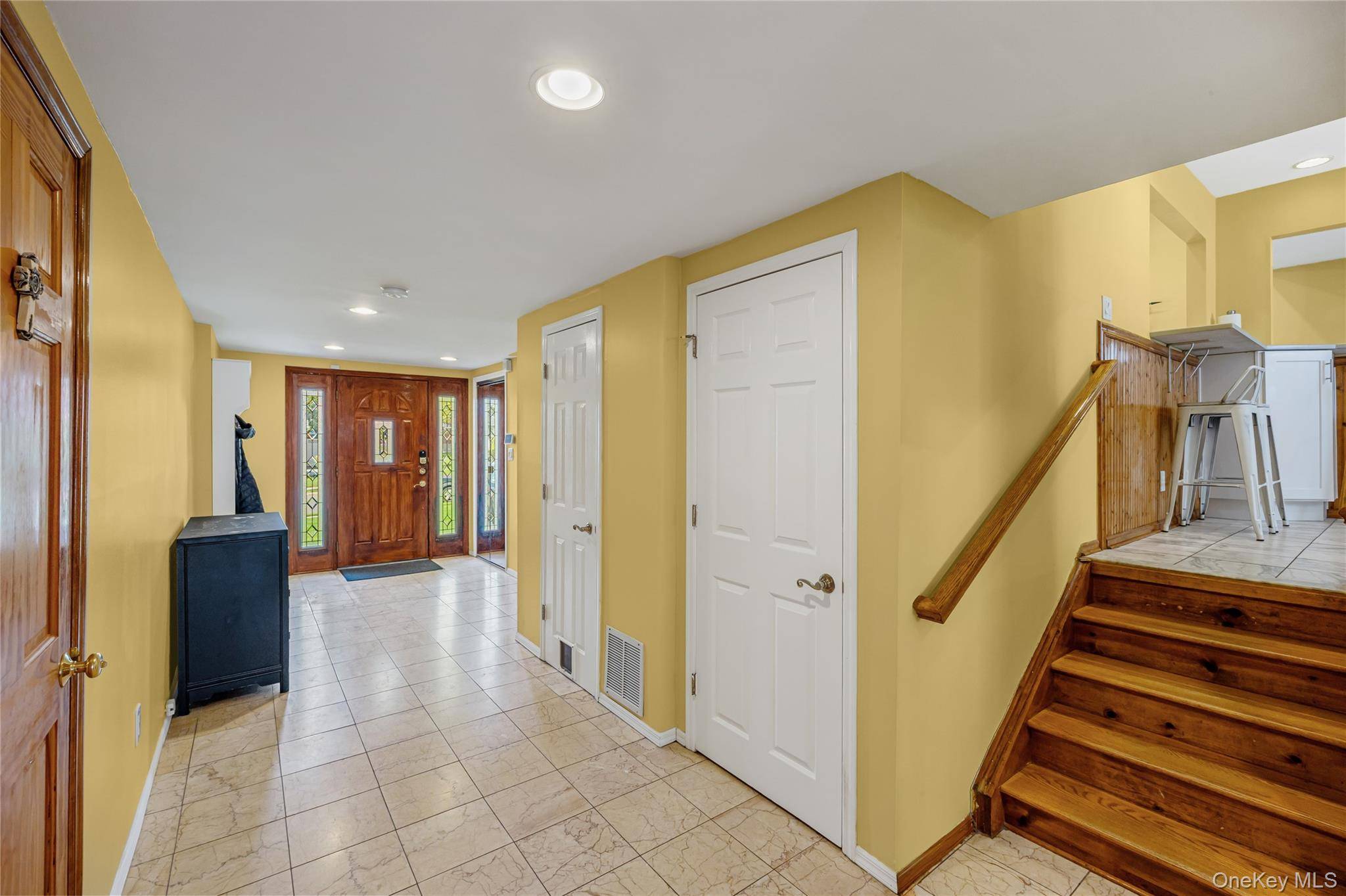 4 Bedroom Home for Sale in Syosset - New York - USA - 4