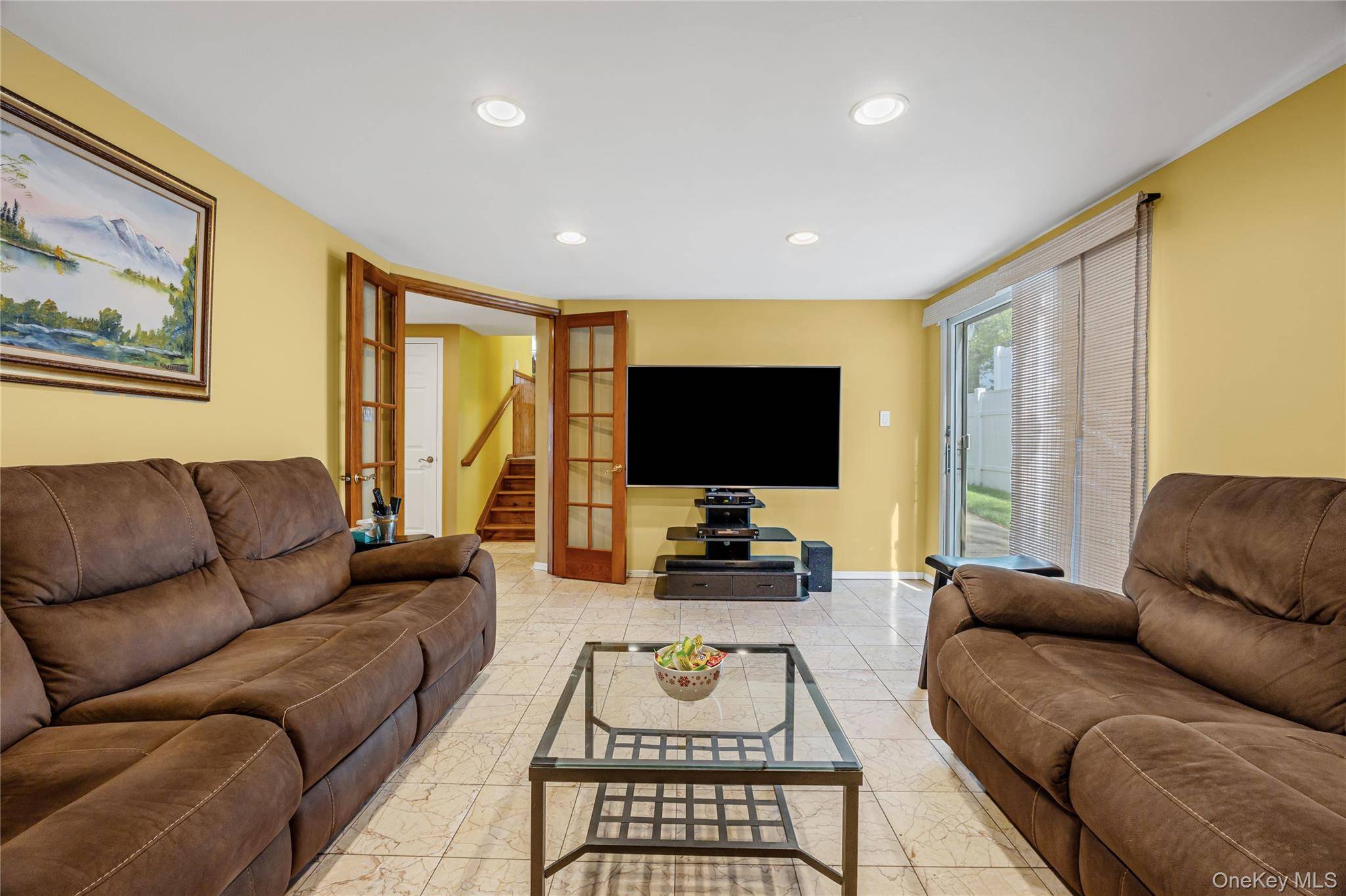 4 Bedroom Home for Sale in Syosset - New York - USA - 7