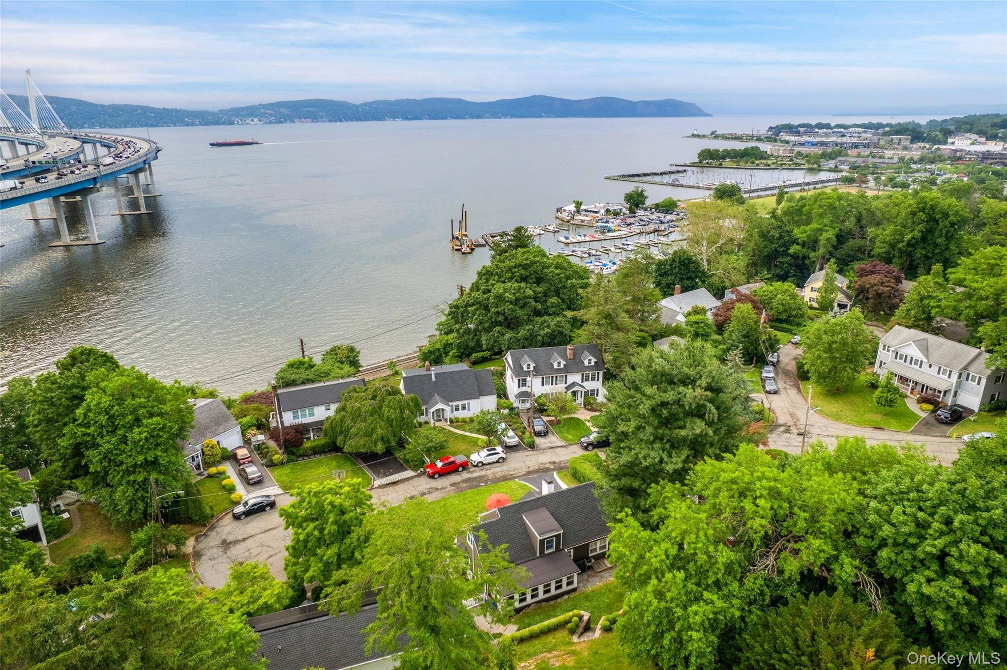 4 Bedroom Home for Sale in Tarrytown - New York - USA - 2