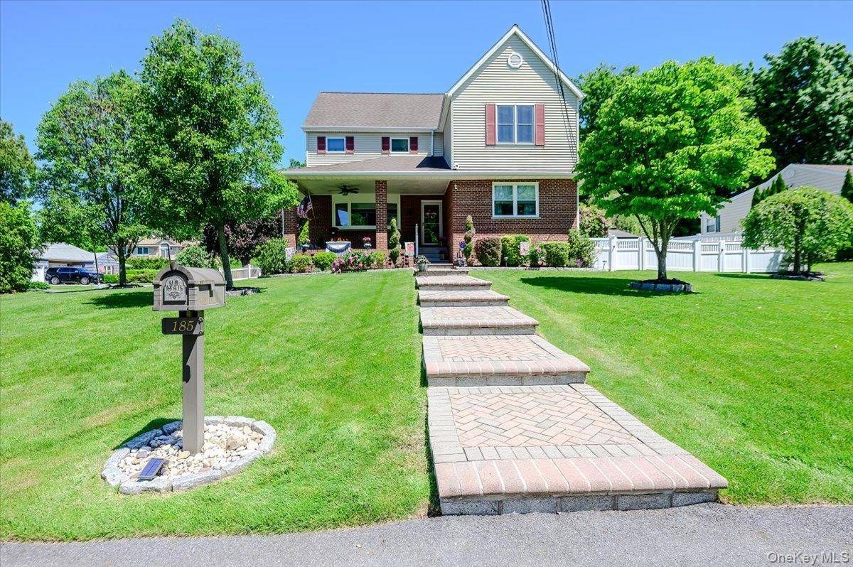 4 Bedroom Home for Sale in Thornwood - New York - USA - 2