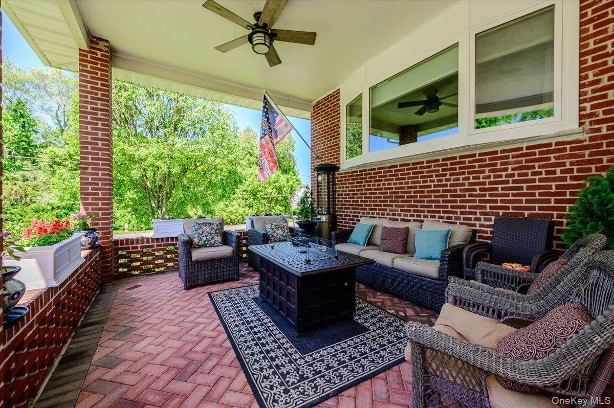 4 Bedroom Home for Sale in Thornwood - New York - USA - 3