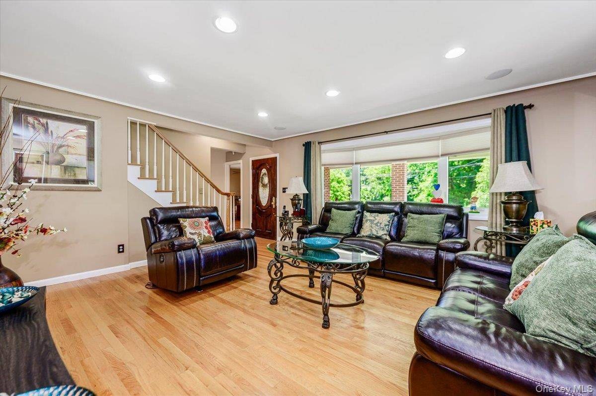 4 Bedroom Home for Sale in Thornwood - New York - USA - 5