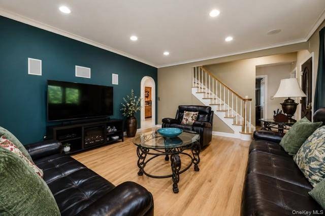 4 Bedroom Home for Sale in Thornwood - New York - USA - 6
