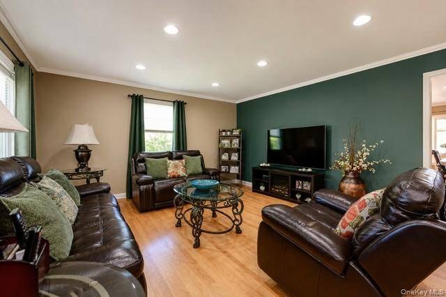 4 Bedroom Home for Sale in Thornwood - New York - USA - 7