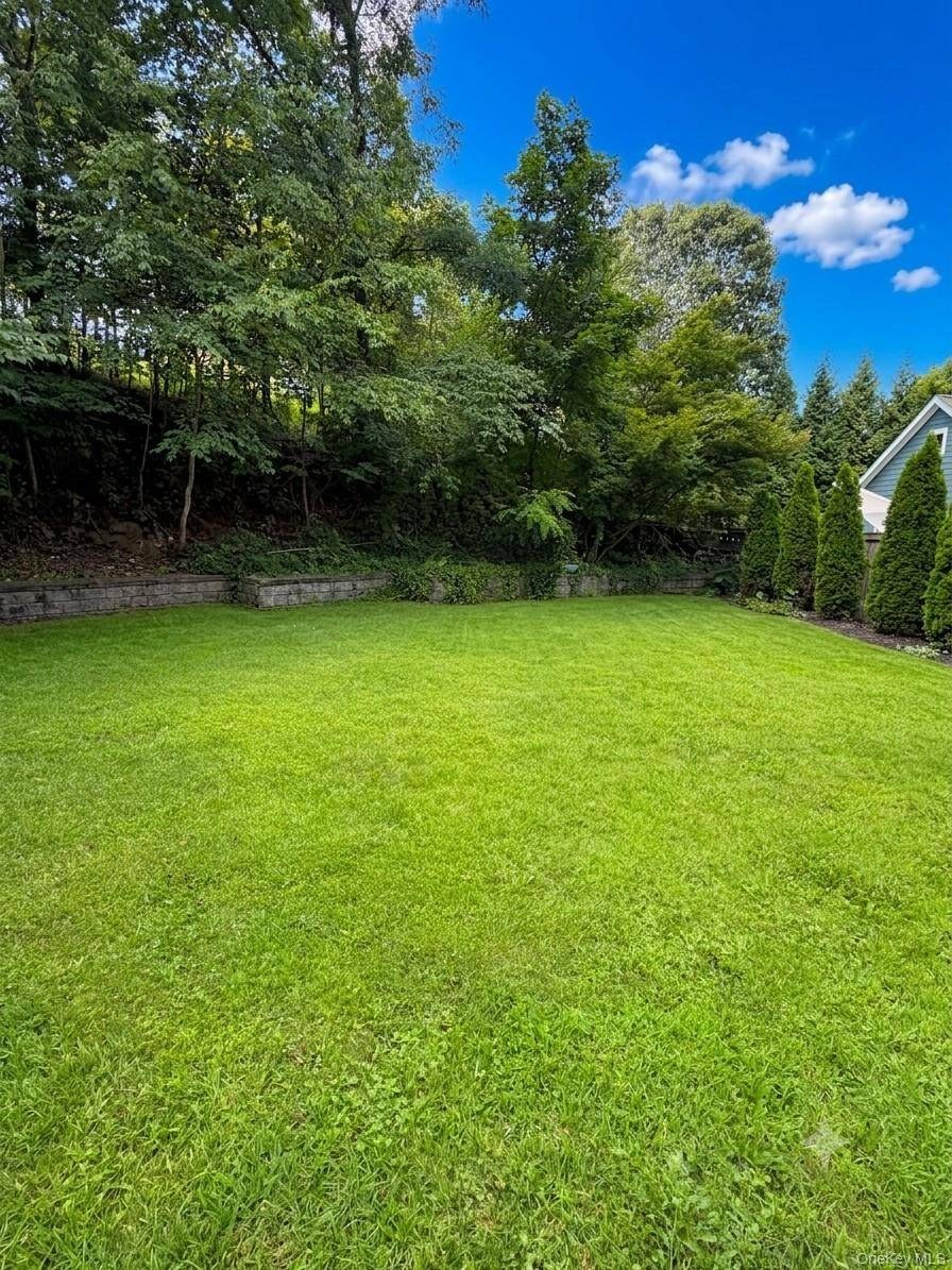 4 Bedroom Home for Sale in Thornwood - New York - USA - 2