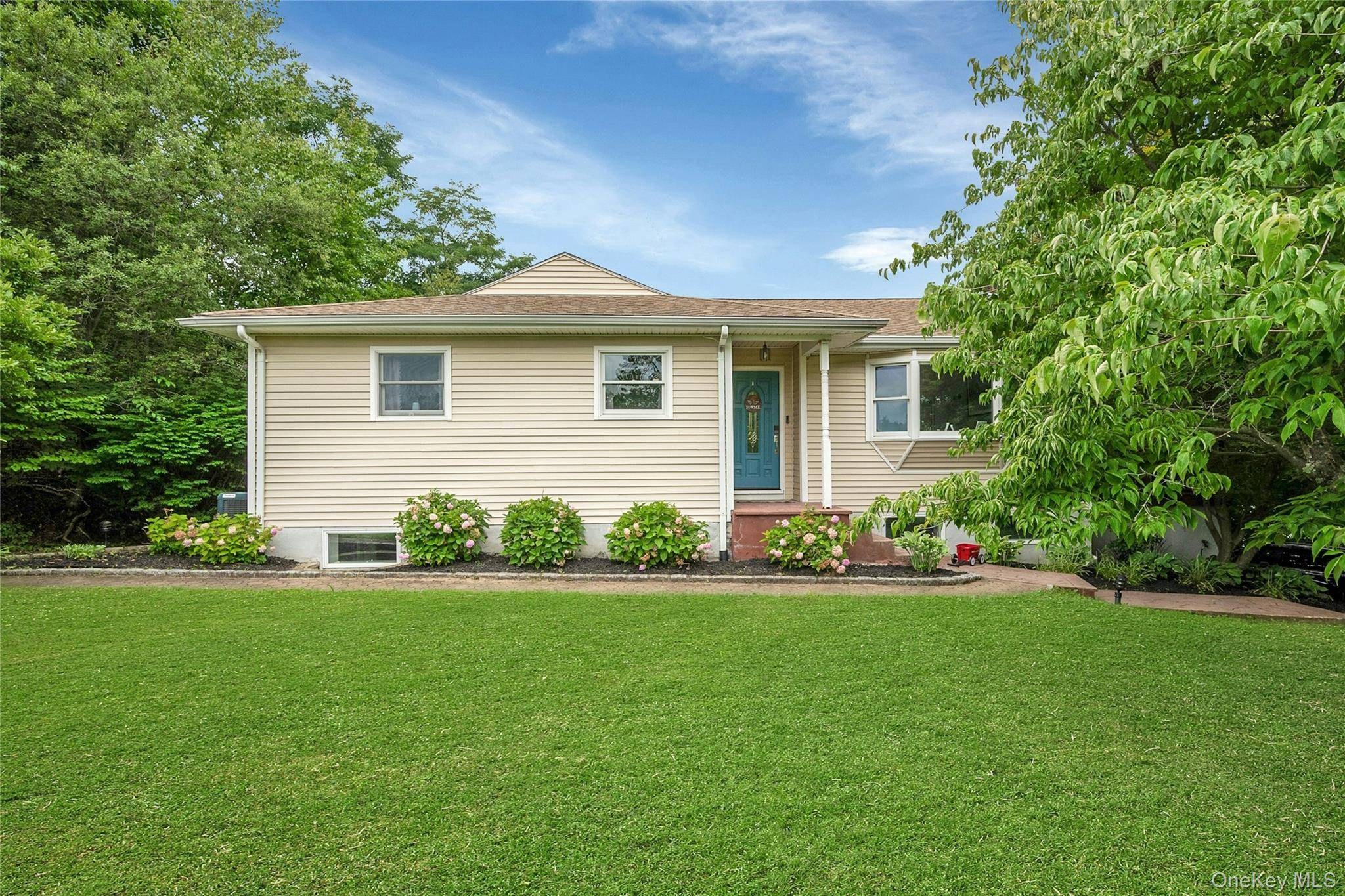 4 Bedroom Home for Sale in Thornwood - New York - USA - 3