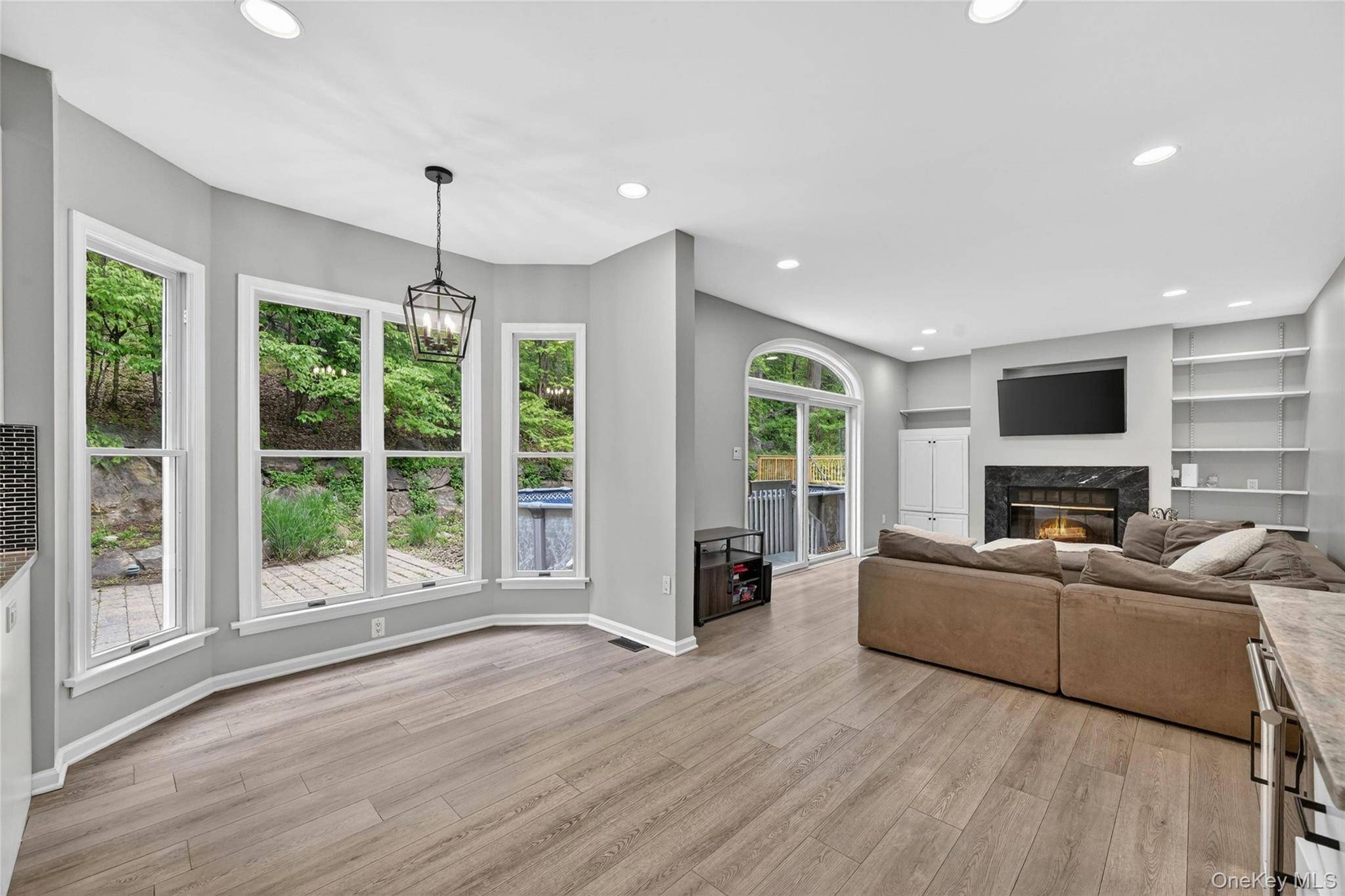 4 Bedroom Home for Sale in Tomkins Cove - New York - USA - 6