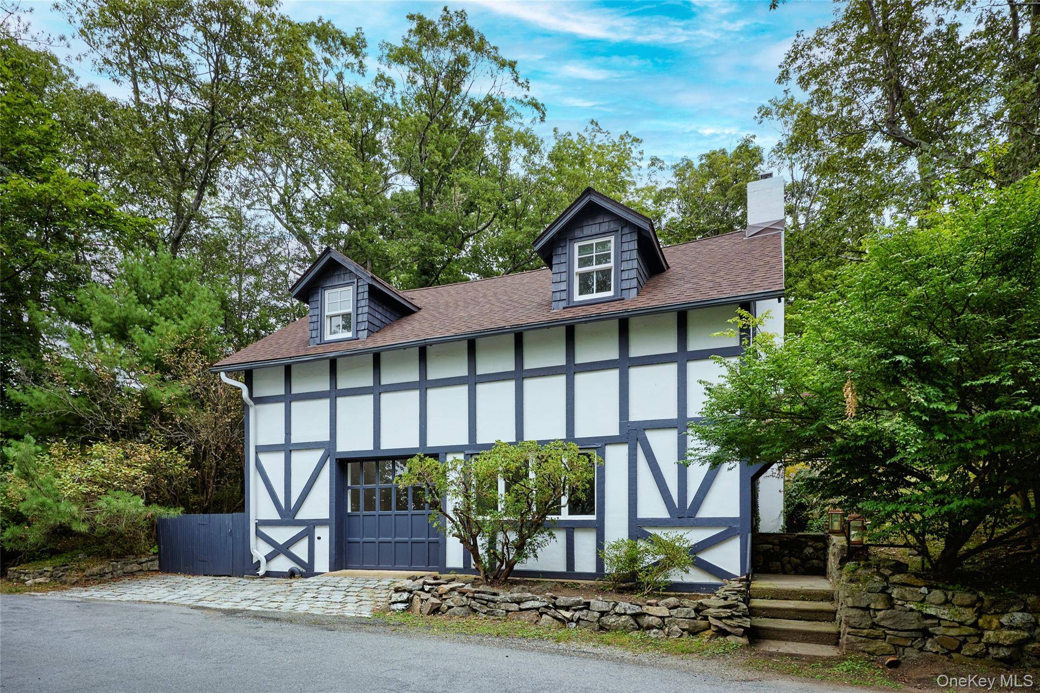 Casa de 4 Dormitorios en Venta en Tuxedo Park - Nueva York - EE. UU. - 1