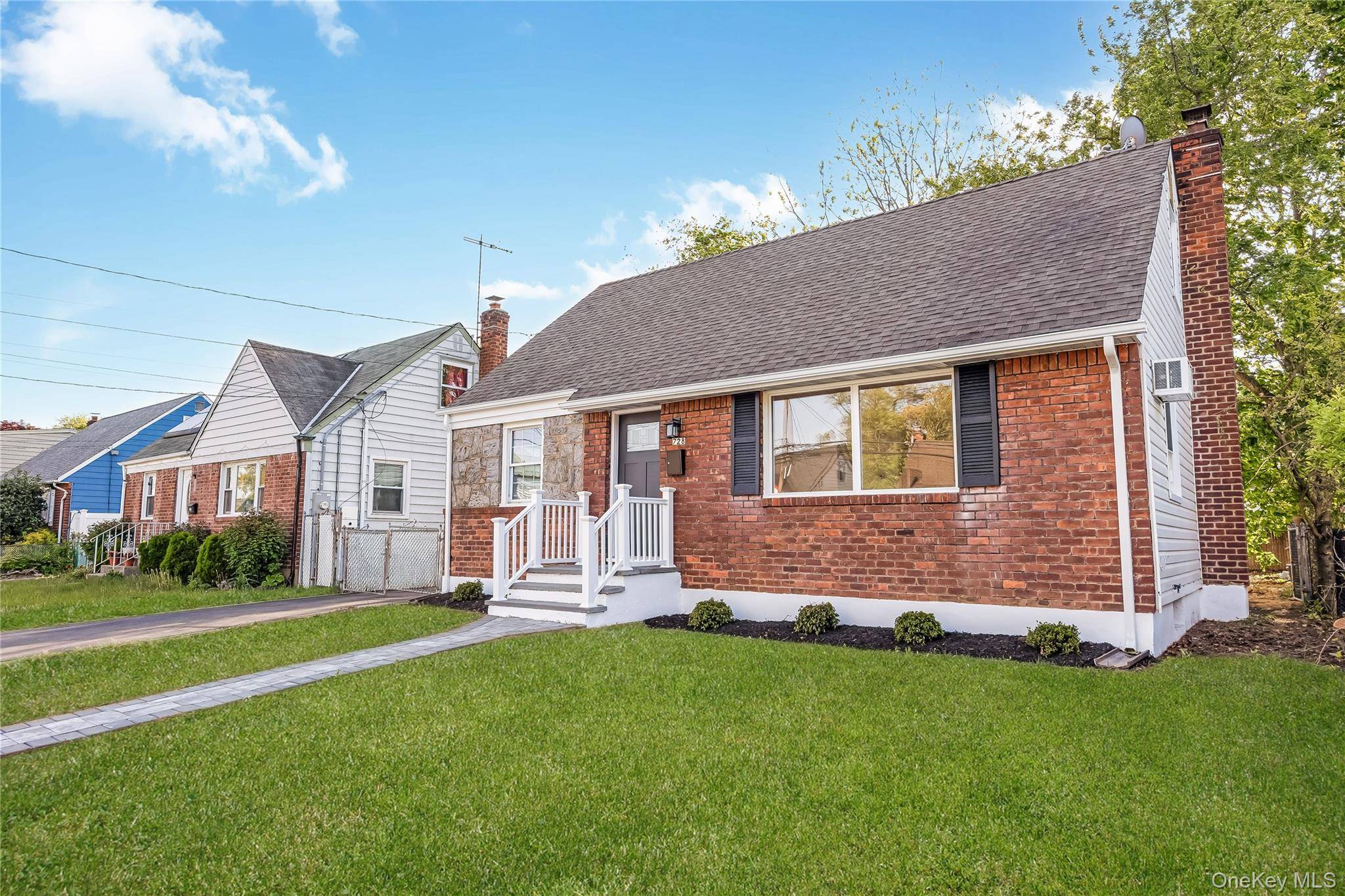 Casa de 4 Dormitorios en Venta en Uniondale - Nueva York - EE. UU. - 2