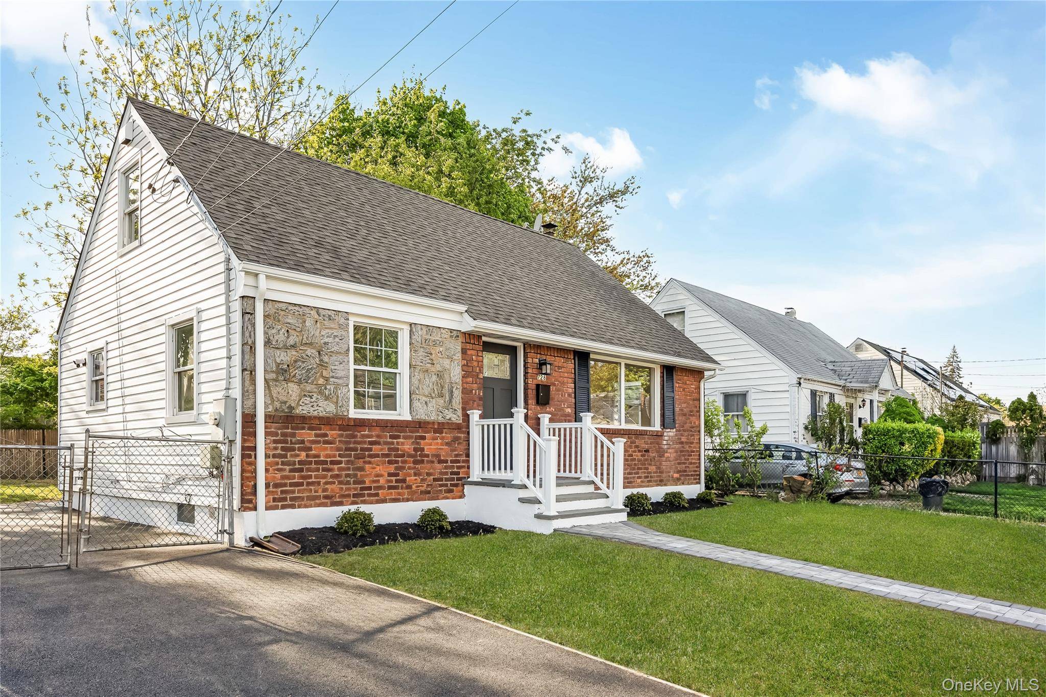 Casa de 4 Dormitorios en Venta en Uniondale - Nueva York - EE. UU. - 3
