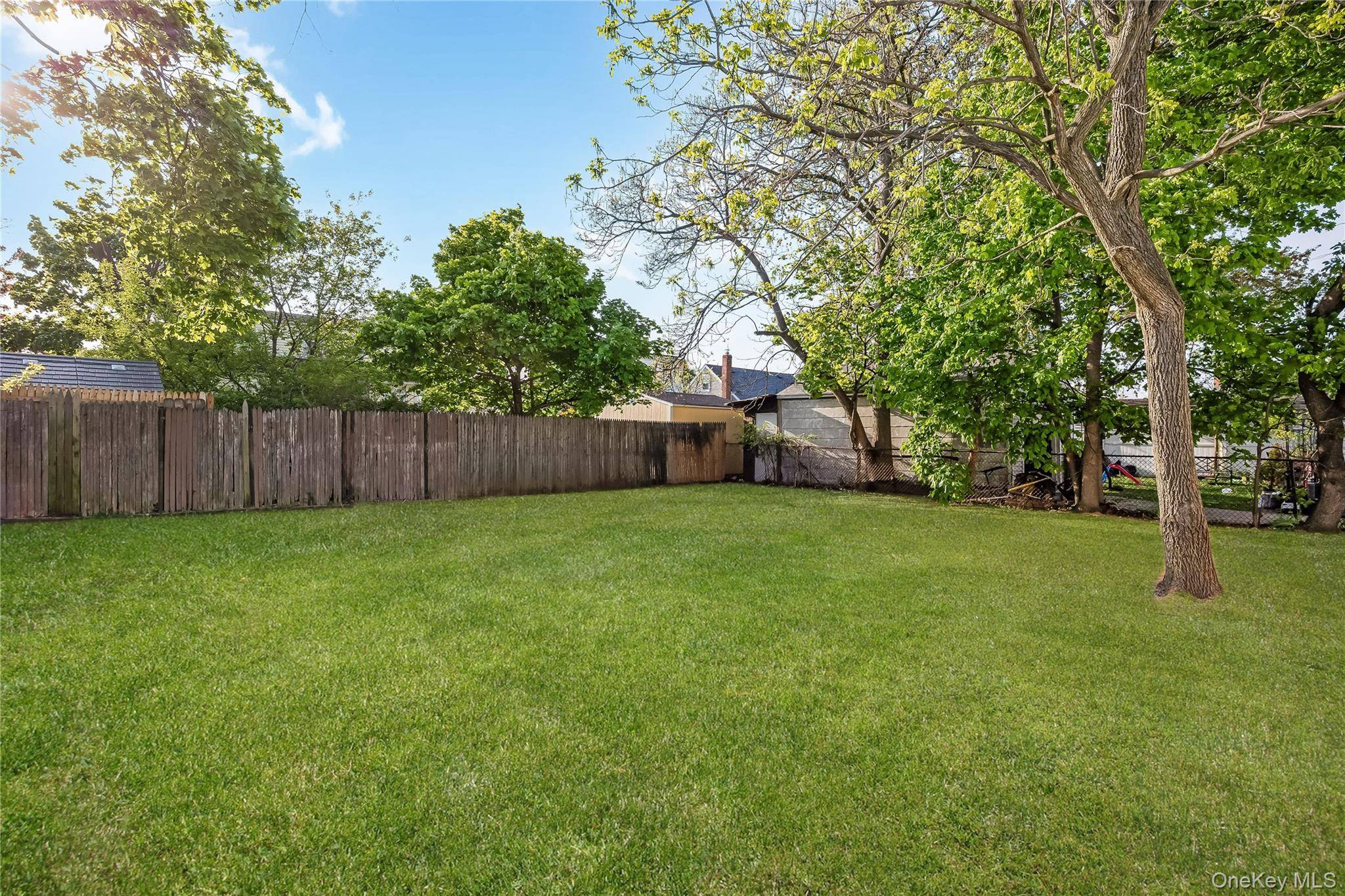 Casa de 4 Dormitorios en Venta en Uniondale - Nueva York - EE. UU. - 4