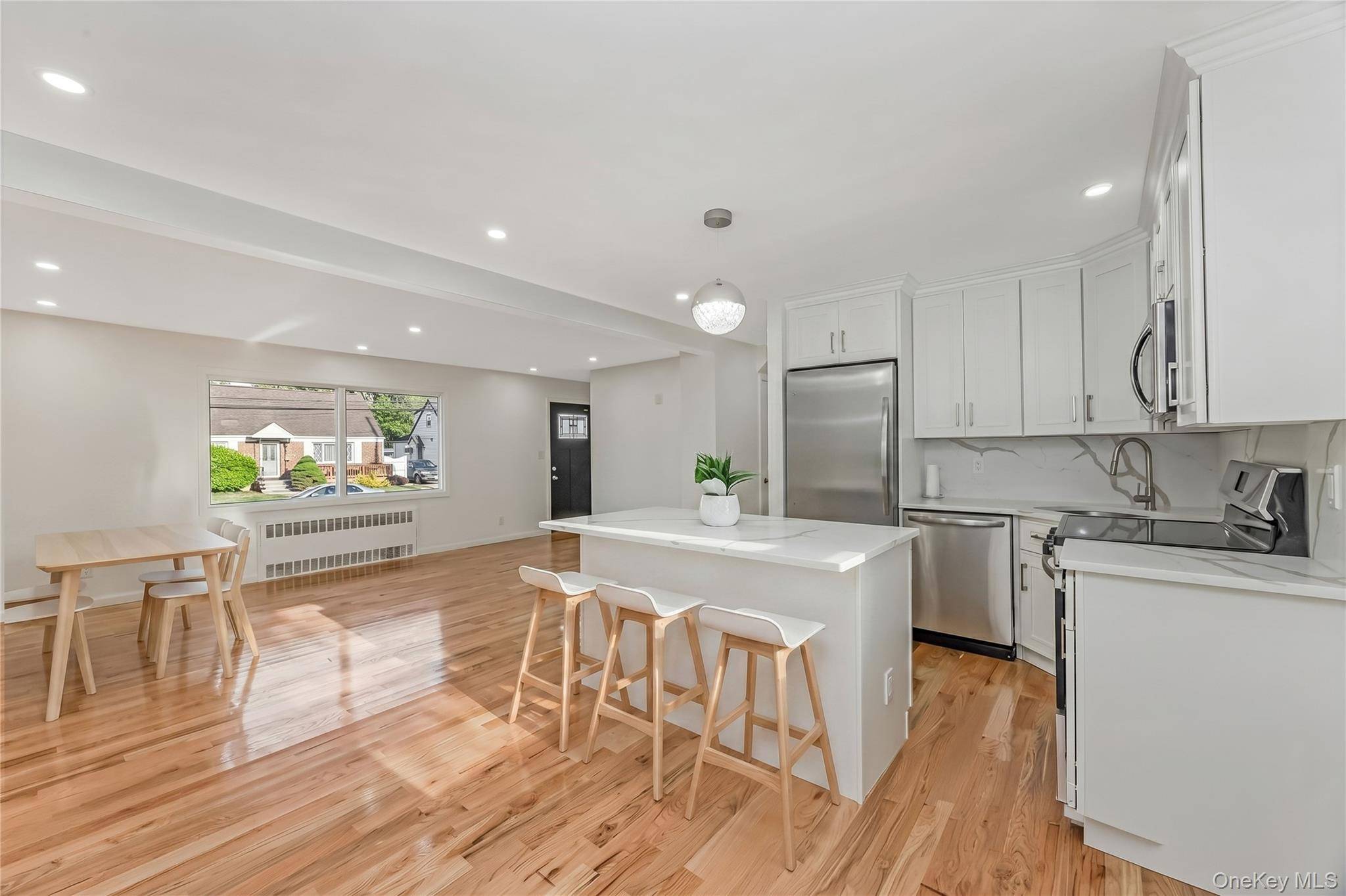 Casa de 4 Dormitorios en Venta en Uniondale - Nueva York - EE. UU. - 8